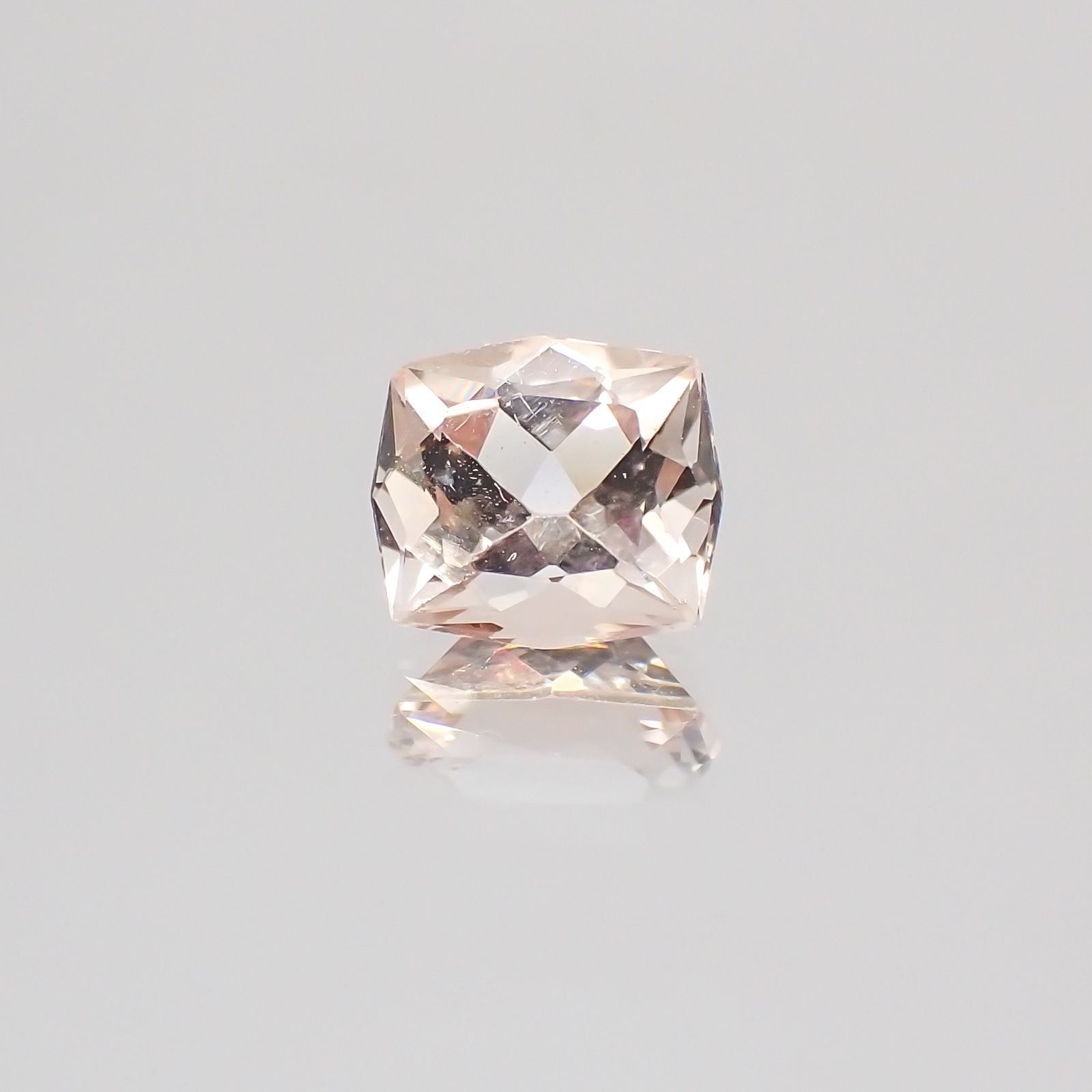 ◇カスタムカット◇モルガナイト(宝石名モルガナイト)ナイジェリア産 0.91ct 識別済[231224422]6.6x5.8mm前後