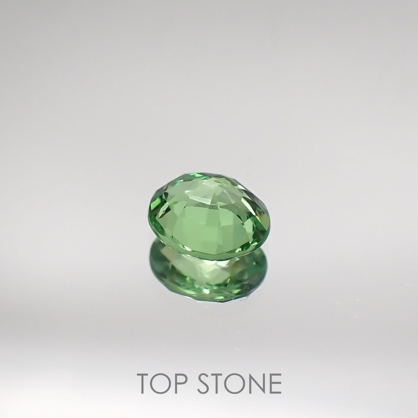 ミントガーネット(宝石名グリーン グロッシュラー・ガーネット) タンザニア産 0.44ct 識別済[210711536]4.9×4.2mm前後