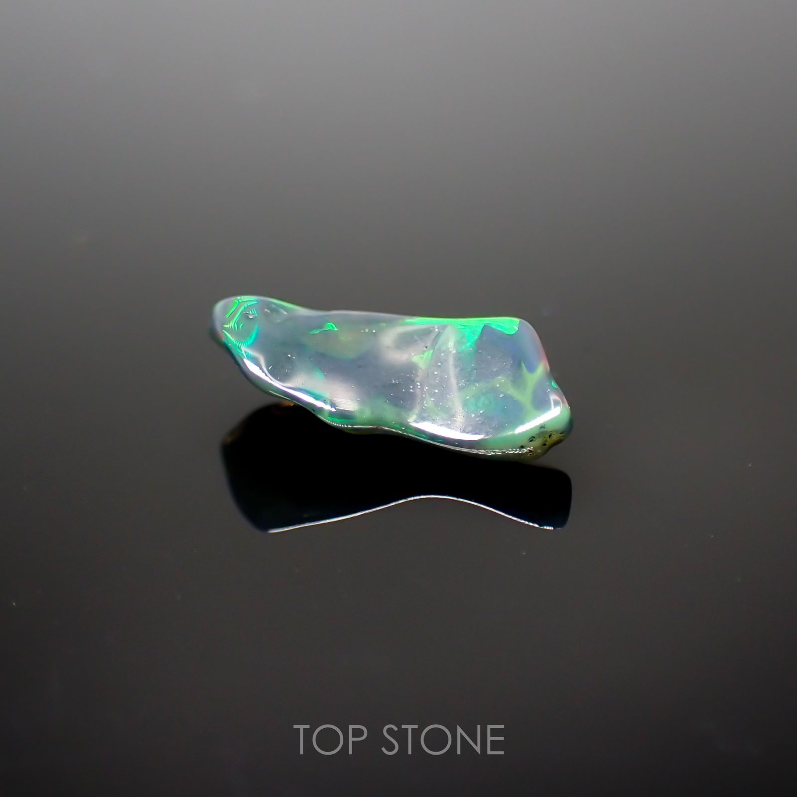 ◇バロック型◇ブラックオパール(宝石名オパール/加熱処理) エチオピア産 1.03ct 識別済[211013507]13.8×6mm前後