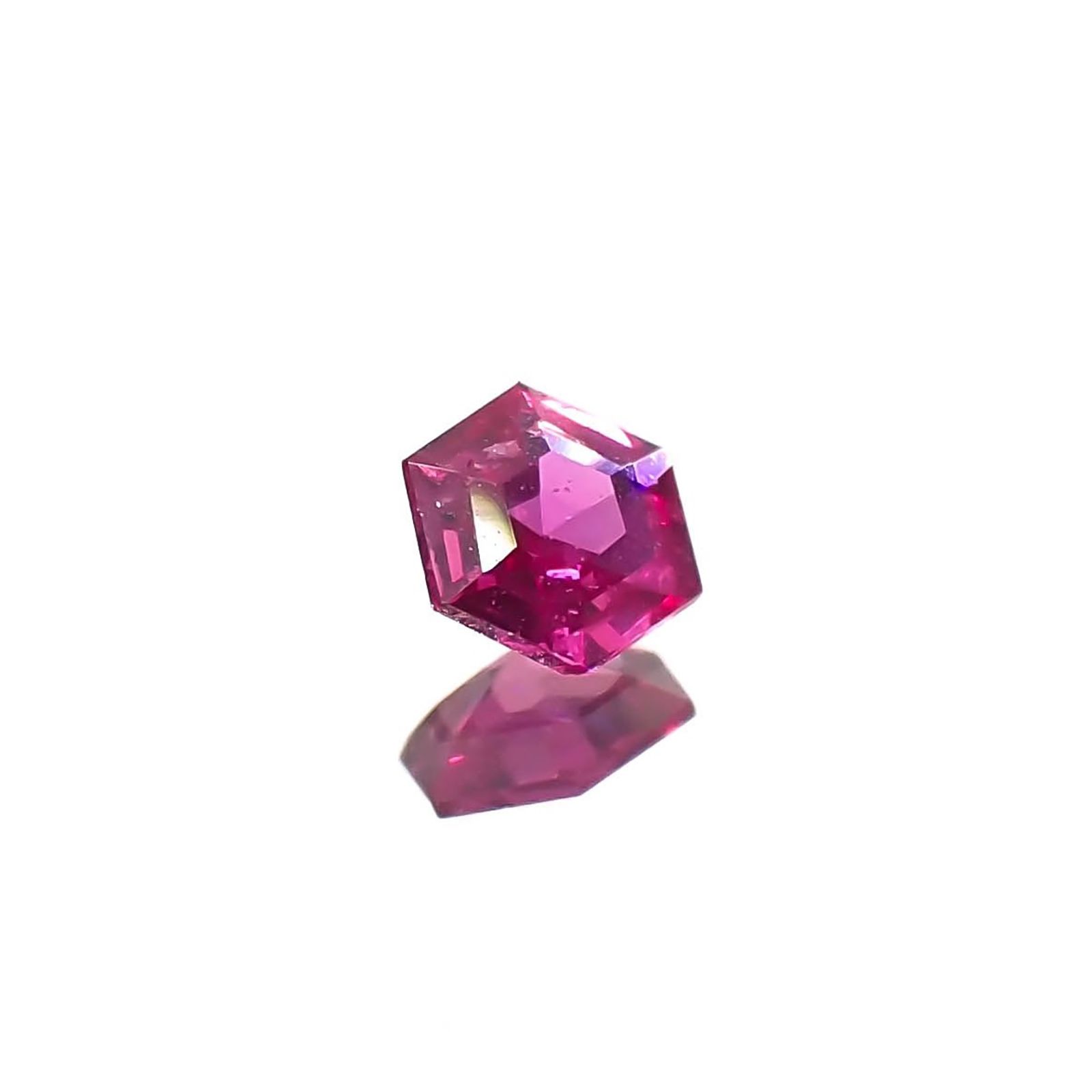 ◇ヘキサゴンカット◇ルビー 非加熱 モザンビーク産 0.13ct / 3x3mm前後 [240427104]