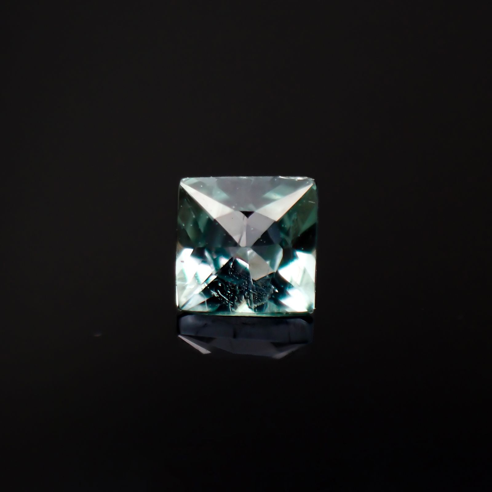 ◇プリンセスカット◇ブルーグリーンコーネルピン(宝石名コーネルピン)タンザニア産 0.10ct 識別済[221219235]2.3x2.3mm前後