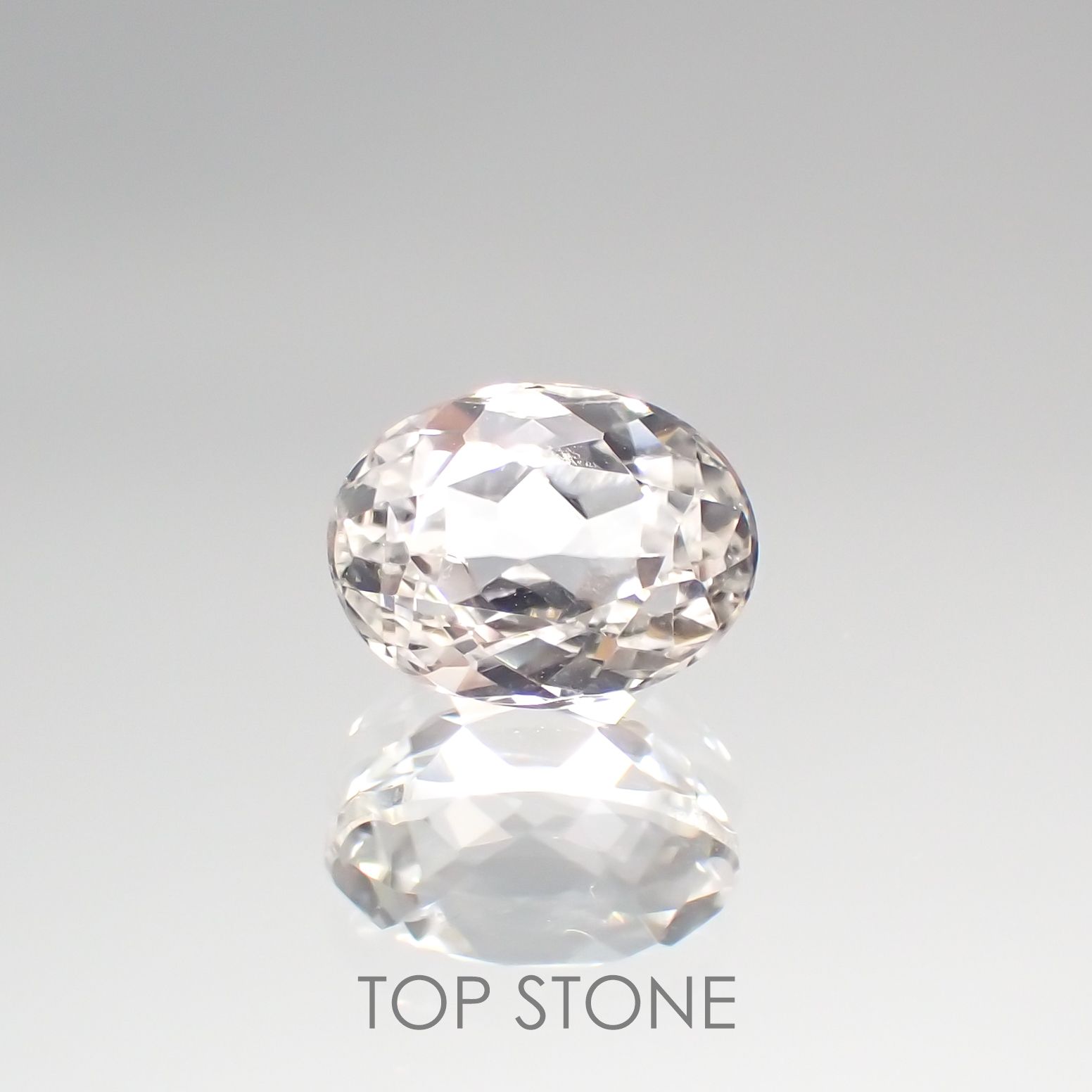 カラーレススポジュミン(宝石名ホワイト・スポジュミン) ブラジル産 1.81ct 識別済[210912629]7.9×6mm前後