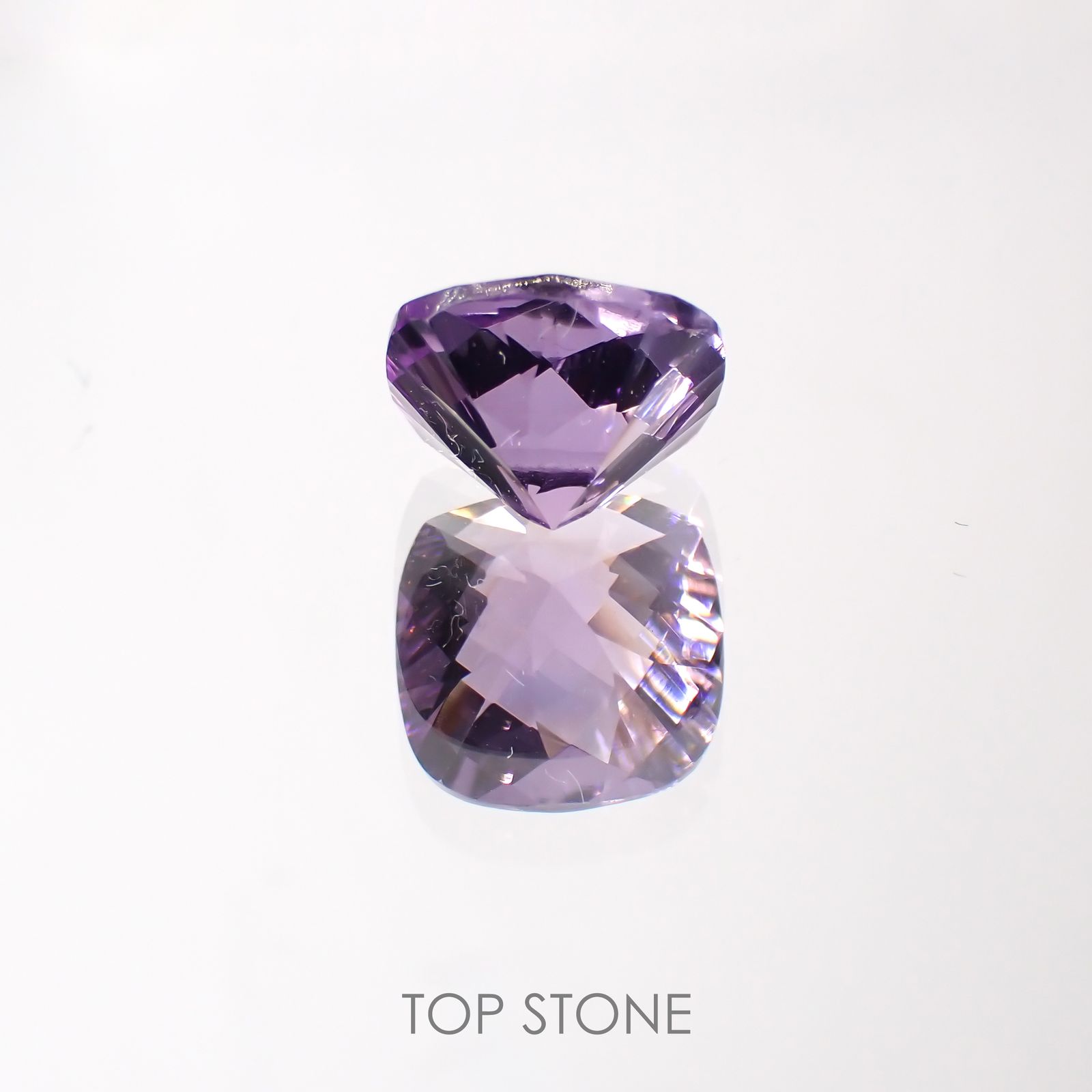 ◇チェッカーコンケーブカット◇アメジスト(宝石名アメシスト) ブラジル産 1.35ct 識別済[211013038]7.2×7.1mm前後