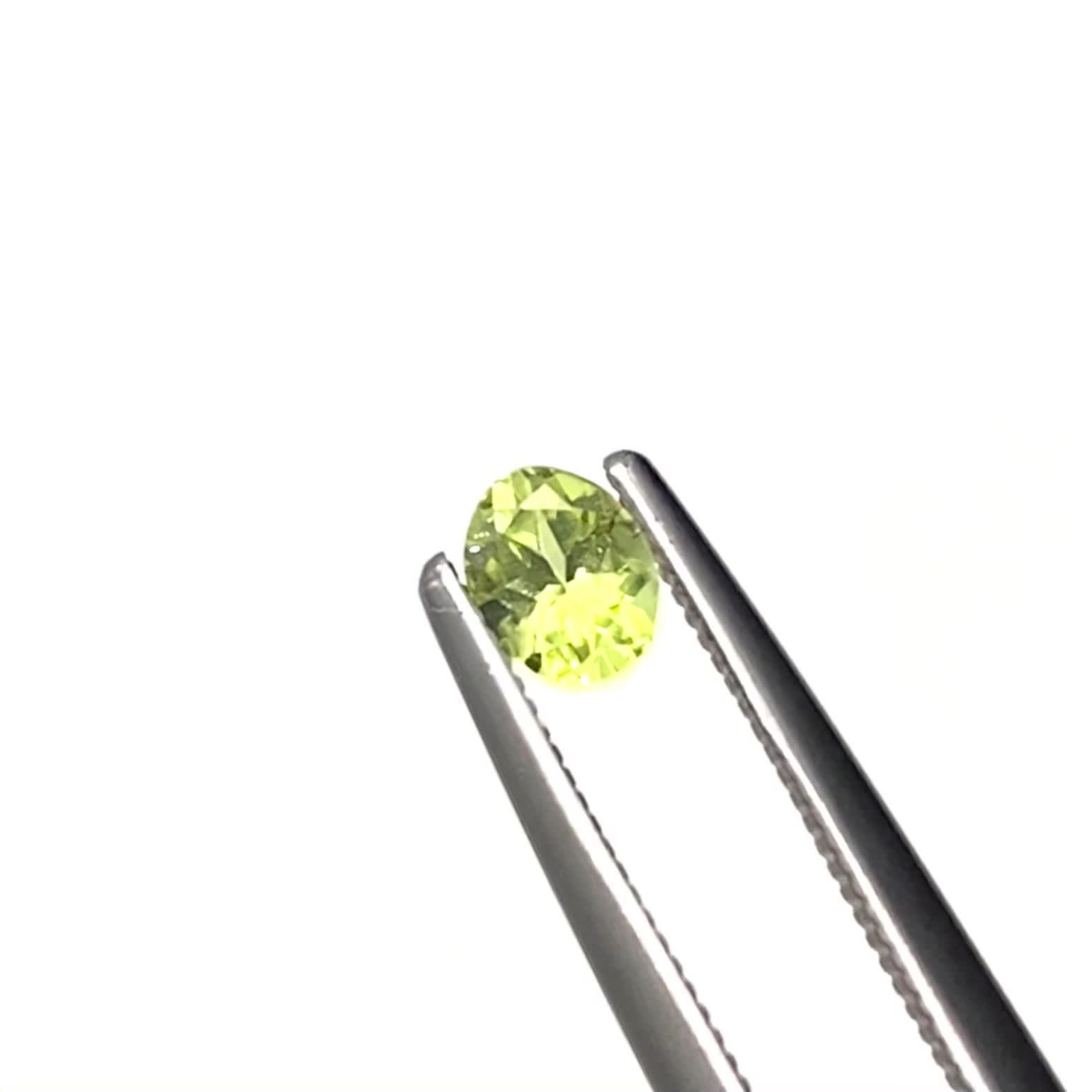パロットクリソベリル(宝石名クリソベリル)インド産 識別済 0.27ct