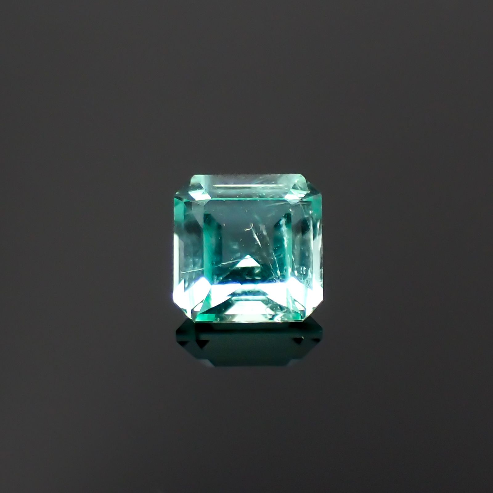 ノンオイル エメラルド ロシア産 0.34ct[230421685]4.1x4.1mm前後