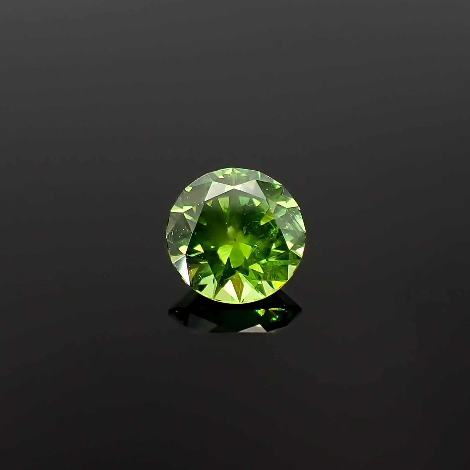デマントイドガーネット ロシア産 1.08ct / 6.3x6.3mm前後 [260432070]
