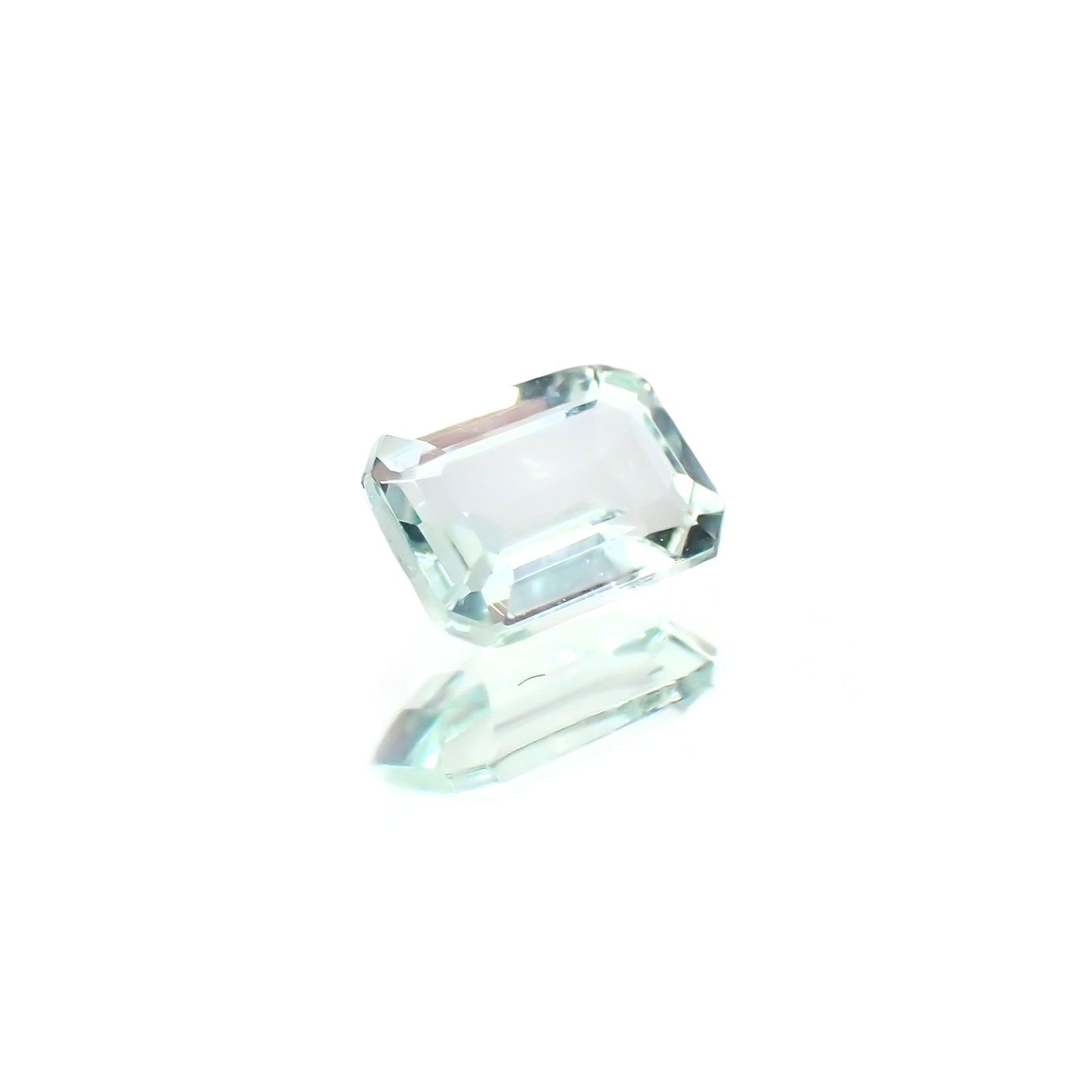 ミントベリル(宝石名グリーン・ベリル) ブラジル産 識別済 0.17ct / 4.2x3.2mm前後 [21059708]