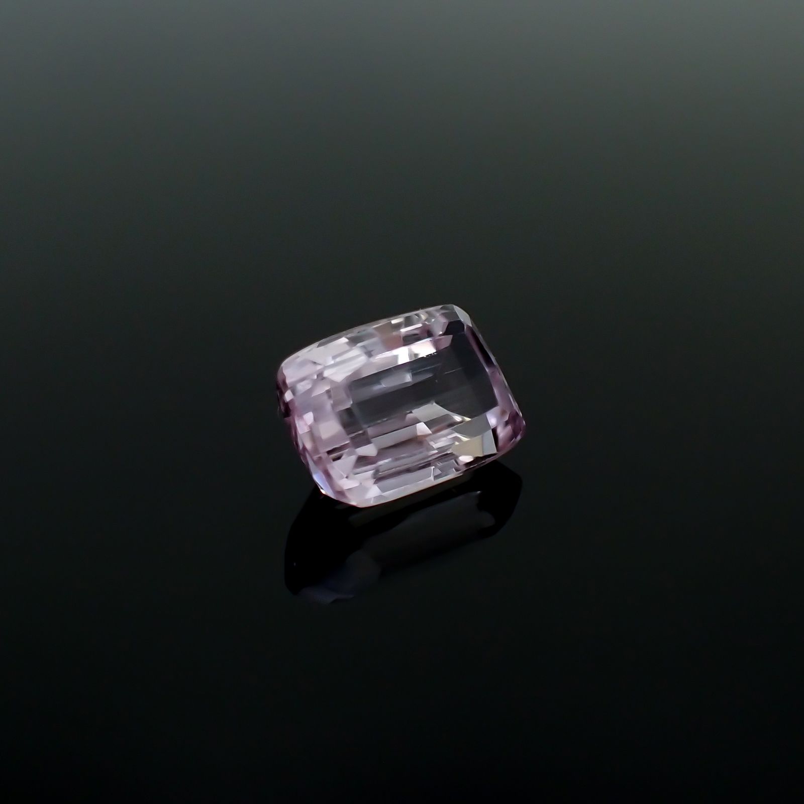 クンツァイト アフガニスタン産 4.73ct[231224715]10.8x7.8mm前後