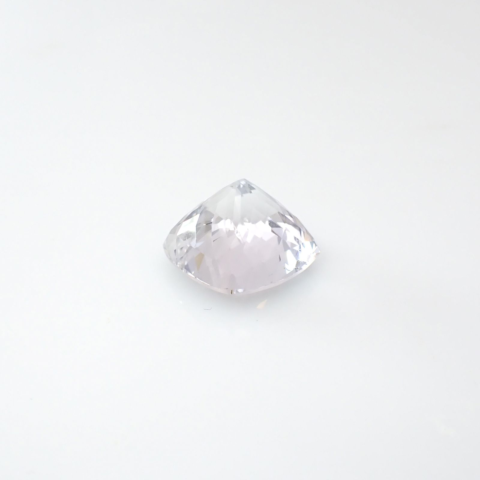 ブルースポジュミン フルオレッセンス(宝石名スポジュミン)アフガニスタン産 13.56ct ソ付(彩珠)[221018695]14x13.7mm前後