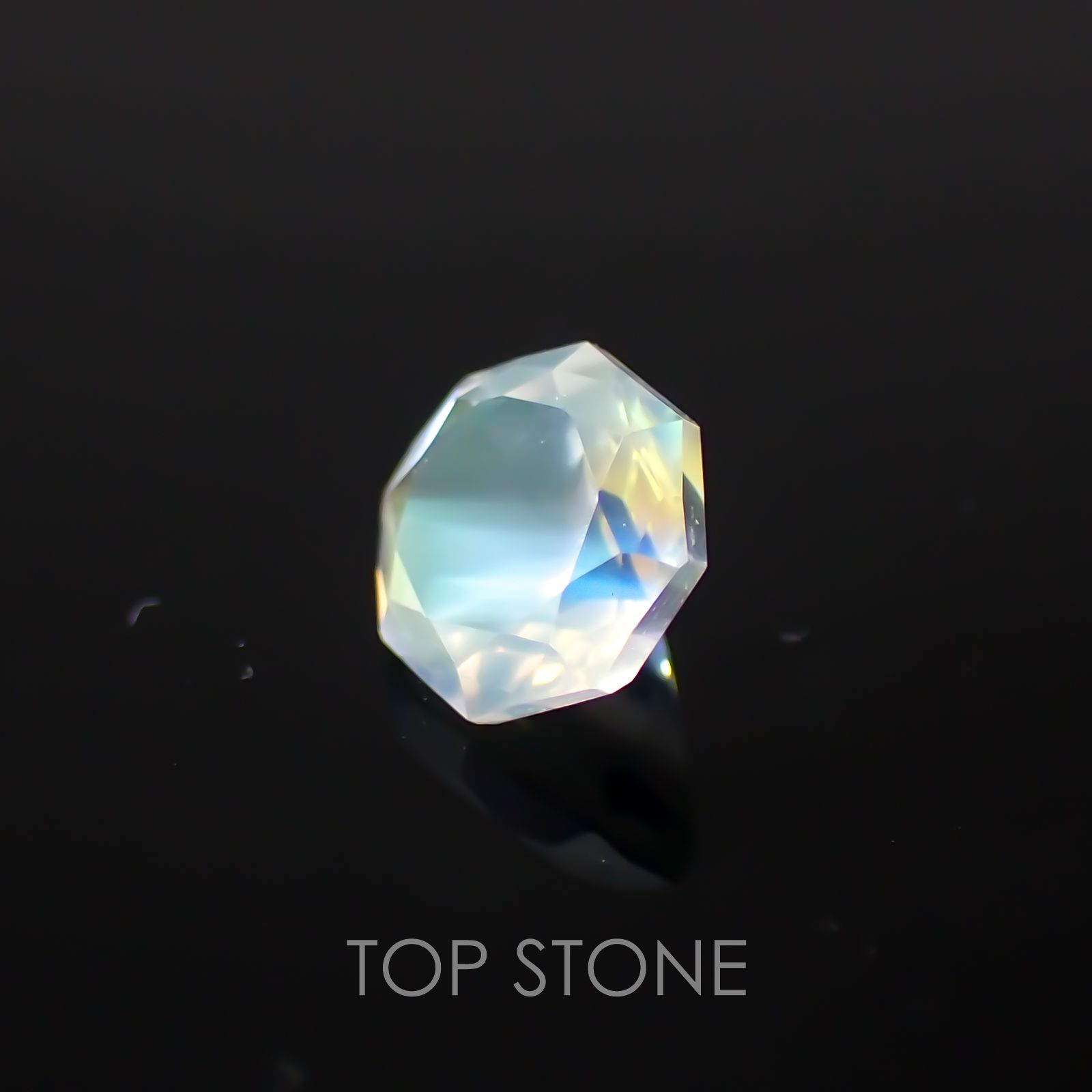 ◇オクタゴンカット◇レインボームーンストーンSA(宝石名アンデシン・ラブラドライト) インド・タミルナードゥ産 0.50ct 識別済[21019507]4.9×4.9mm前後