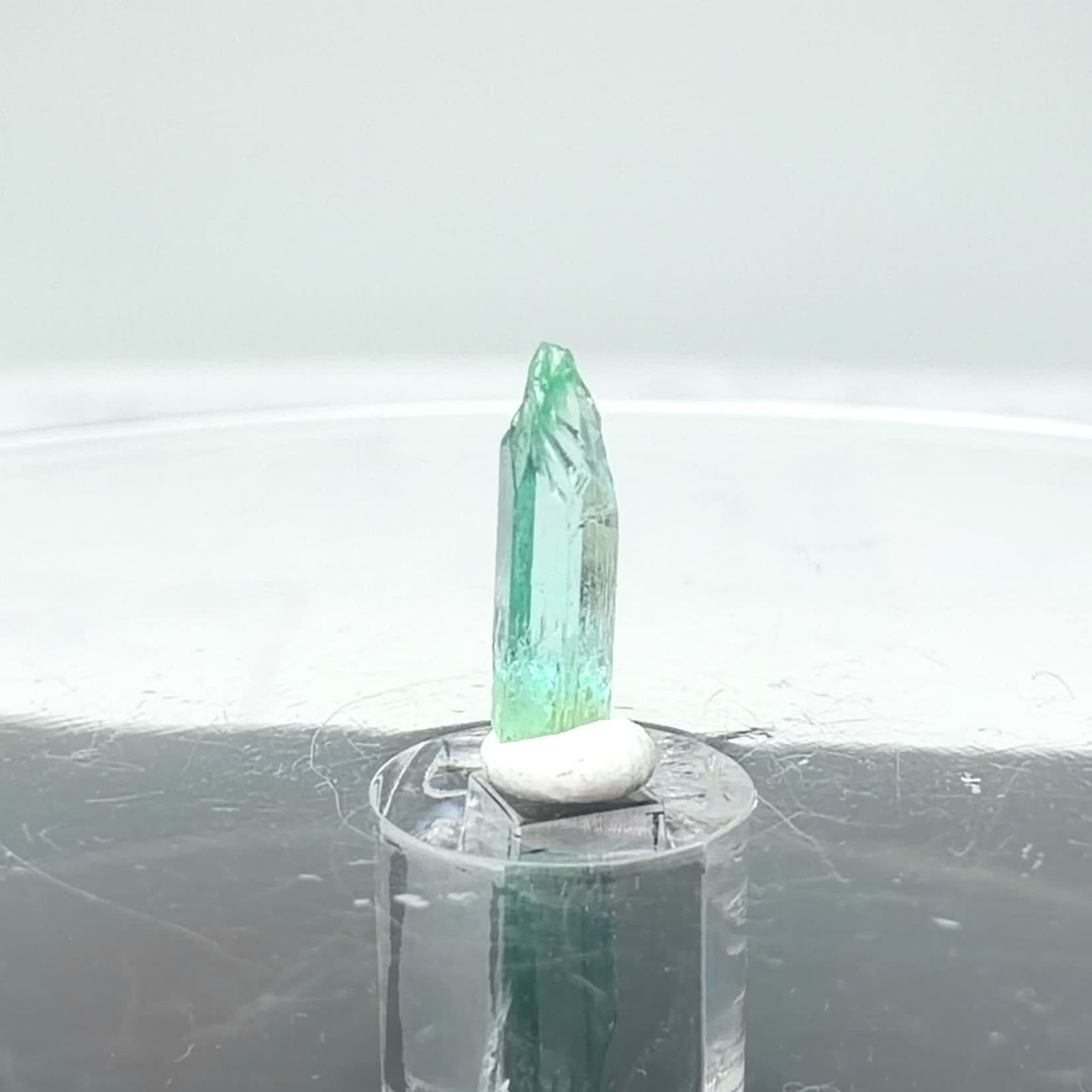 ミントベリル柱状結晶 原石 ナイジェリア産 0.51ct / 9.6x2.7mm前後