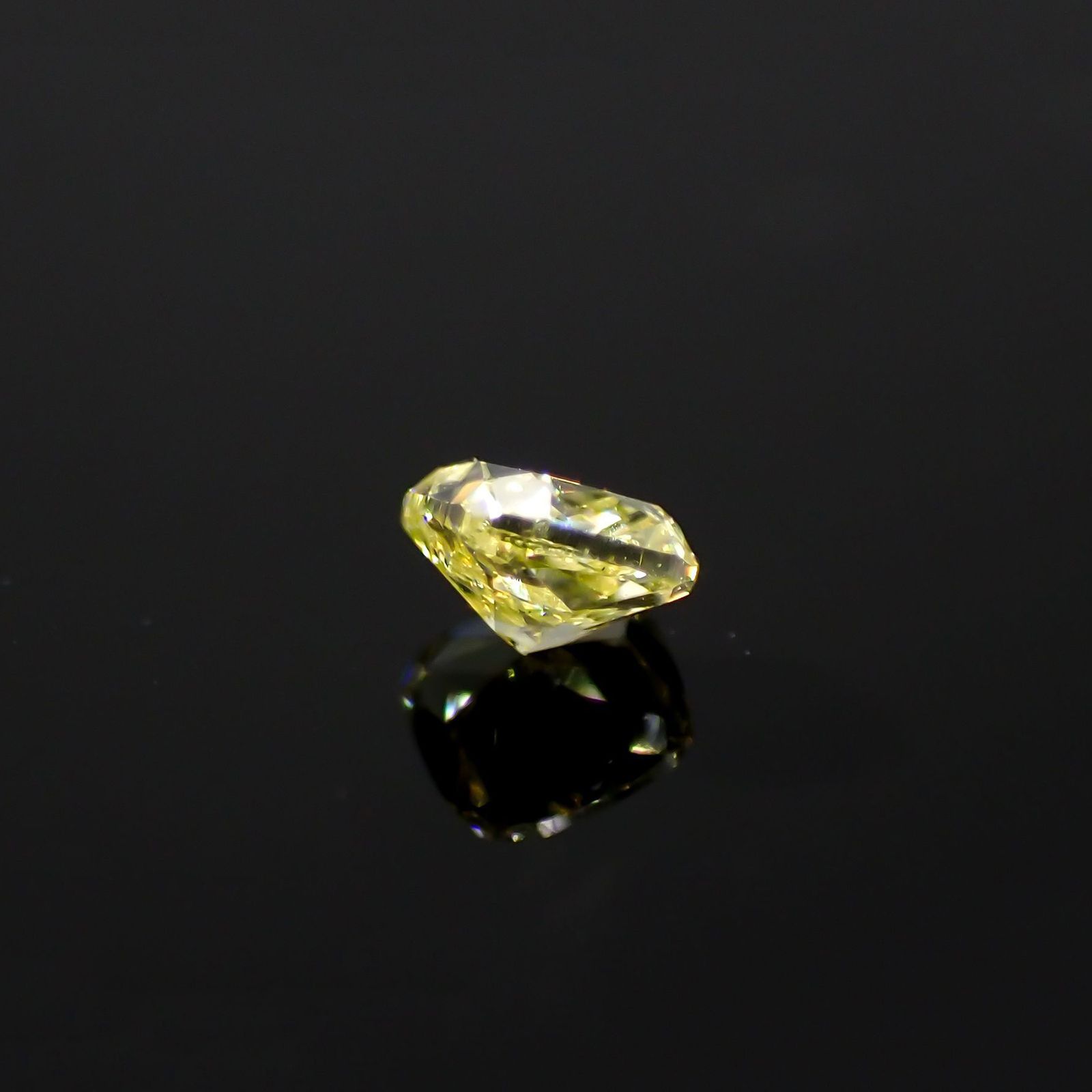イエローダイヤモンド SI-VS(宝石名ダイアモンド) 0.082ct 識別済[220616390]2.4x2.3mm前後