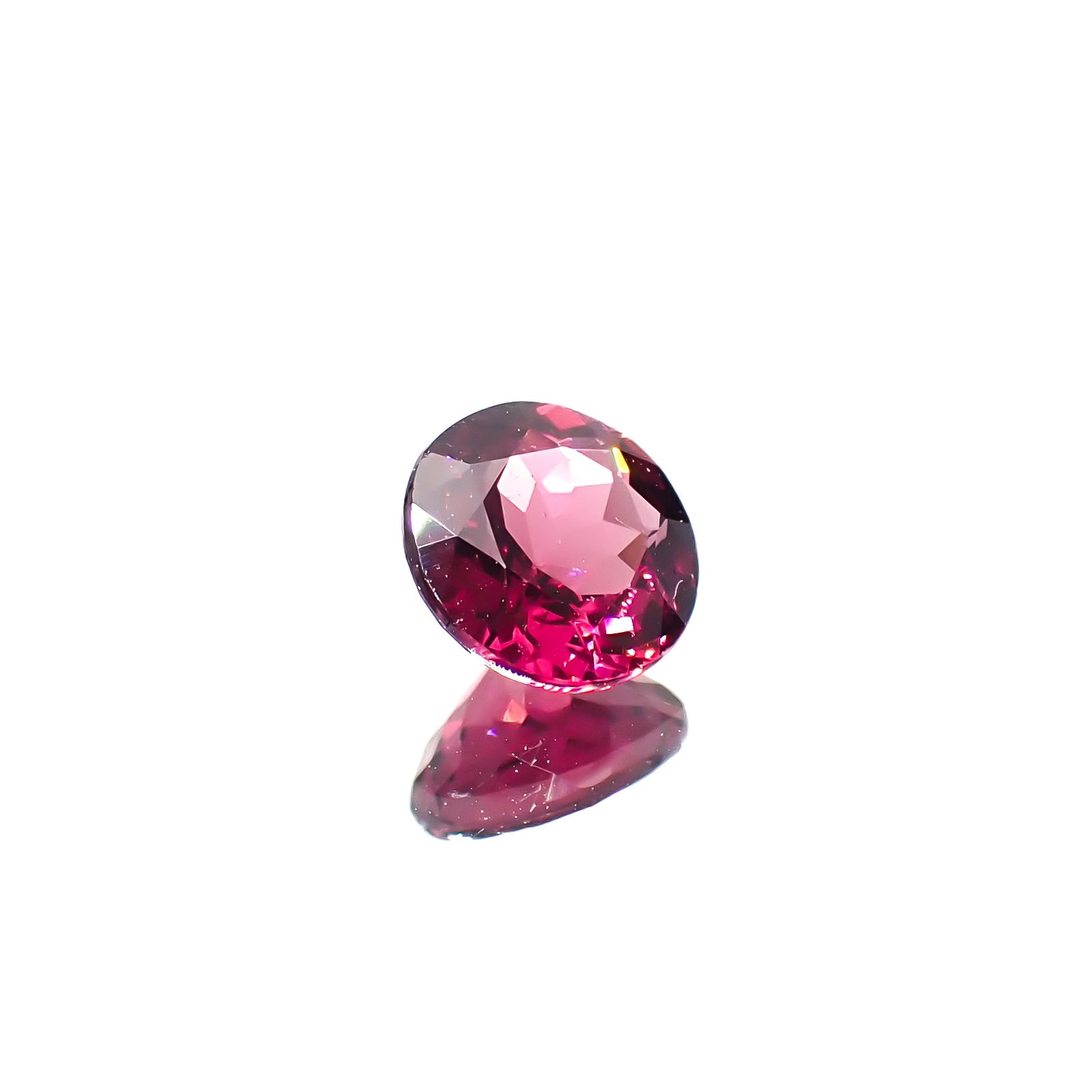 ロードライトガーネット(宝石名ガーネット)ブラジル産 0.94ct 識別済[240928704]5.9x5.8mm前後