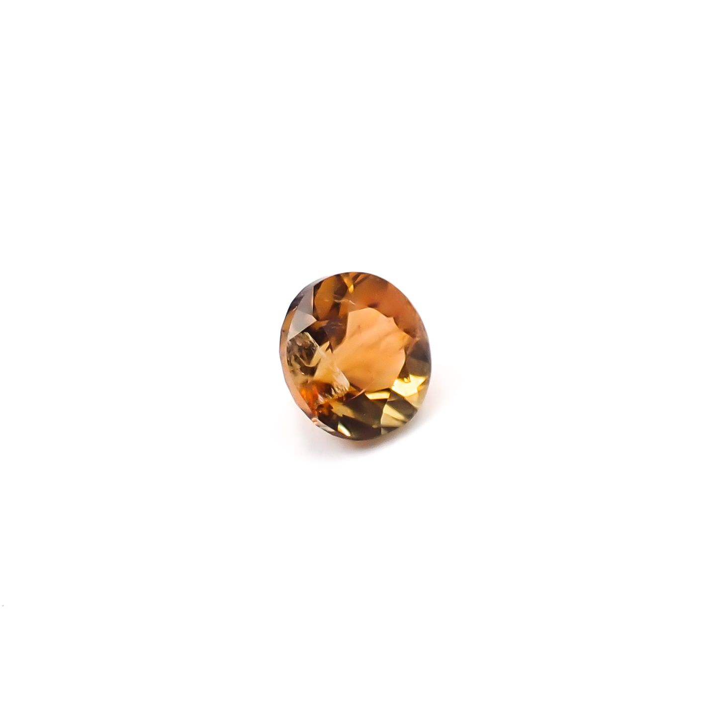 ゴールデンアイオライト(宝石名コーディエライト)マダガスカル産 識別済 0.28ct / 4.3x4.3mm前後 [260532195]