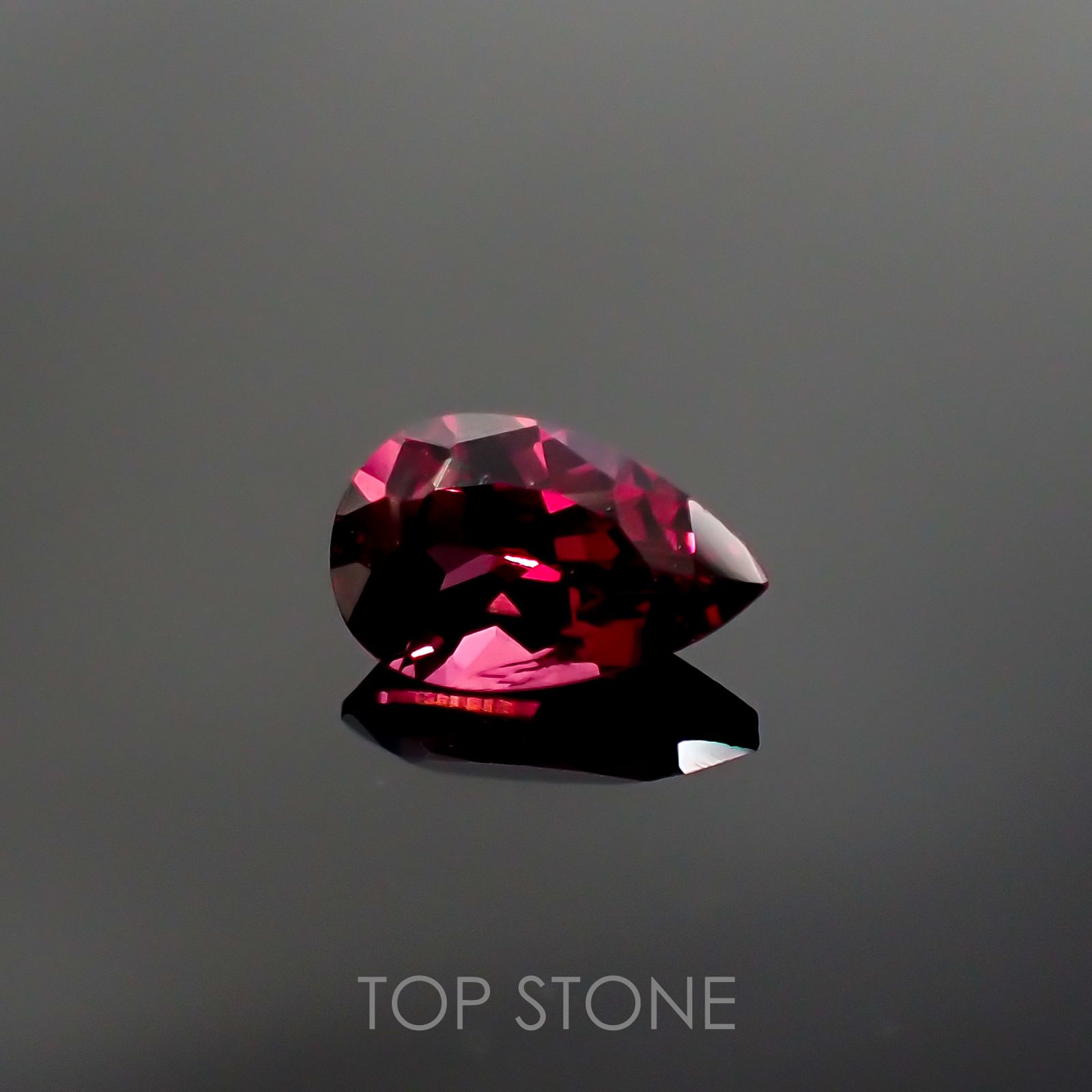 マラヤガーネット(宝石名ガーネット) タンザニア産 1.28ct 識別済[210711876]8.5×5.3mm前後
