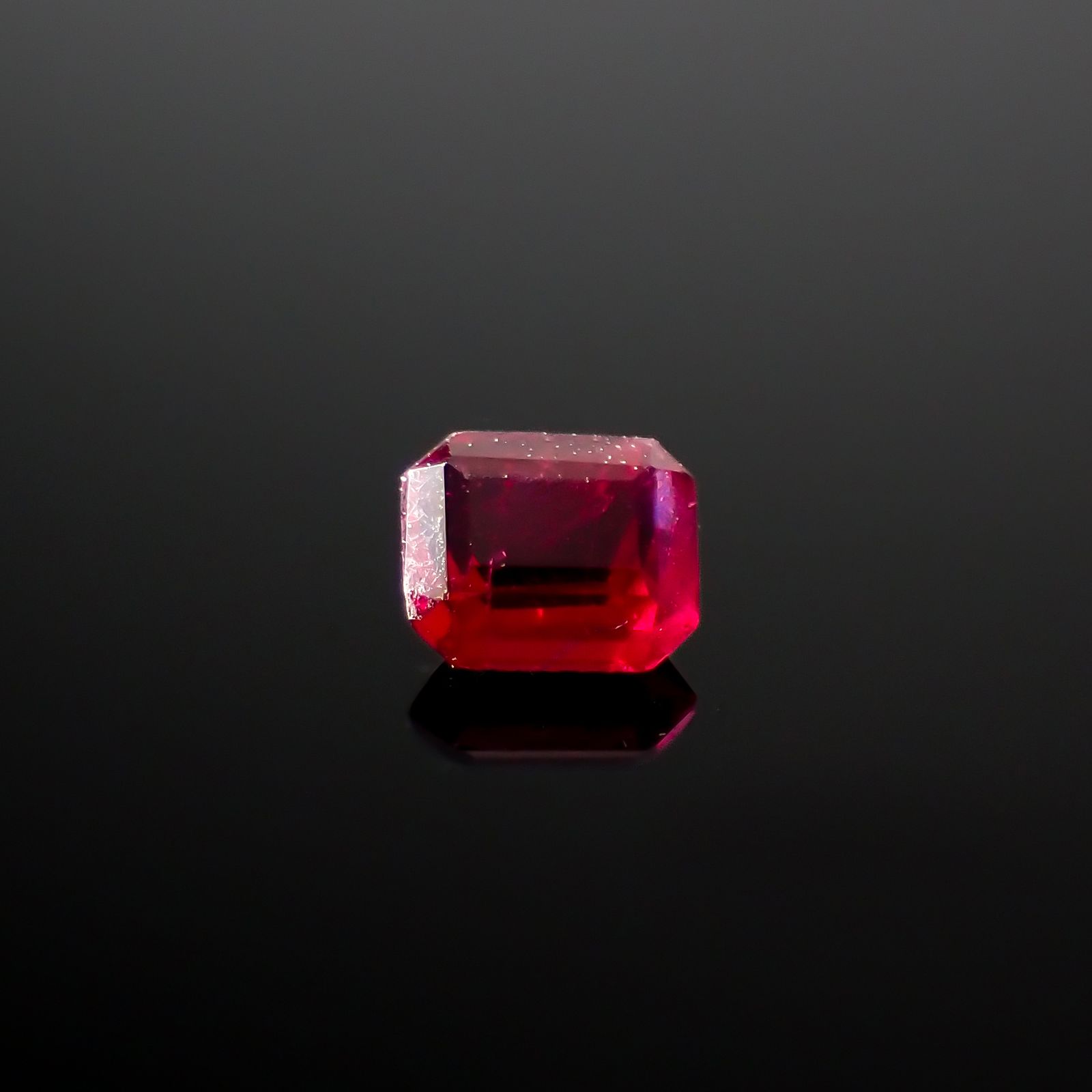 ルビー 非加熱 マダガスカル産 0.15ct[240326672]3.1x2.6mm前後