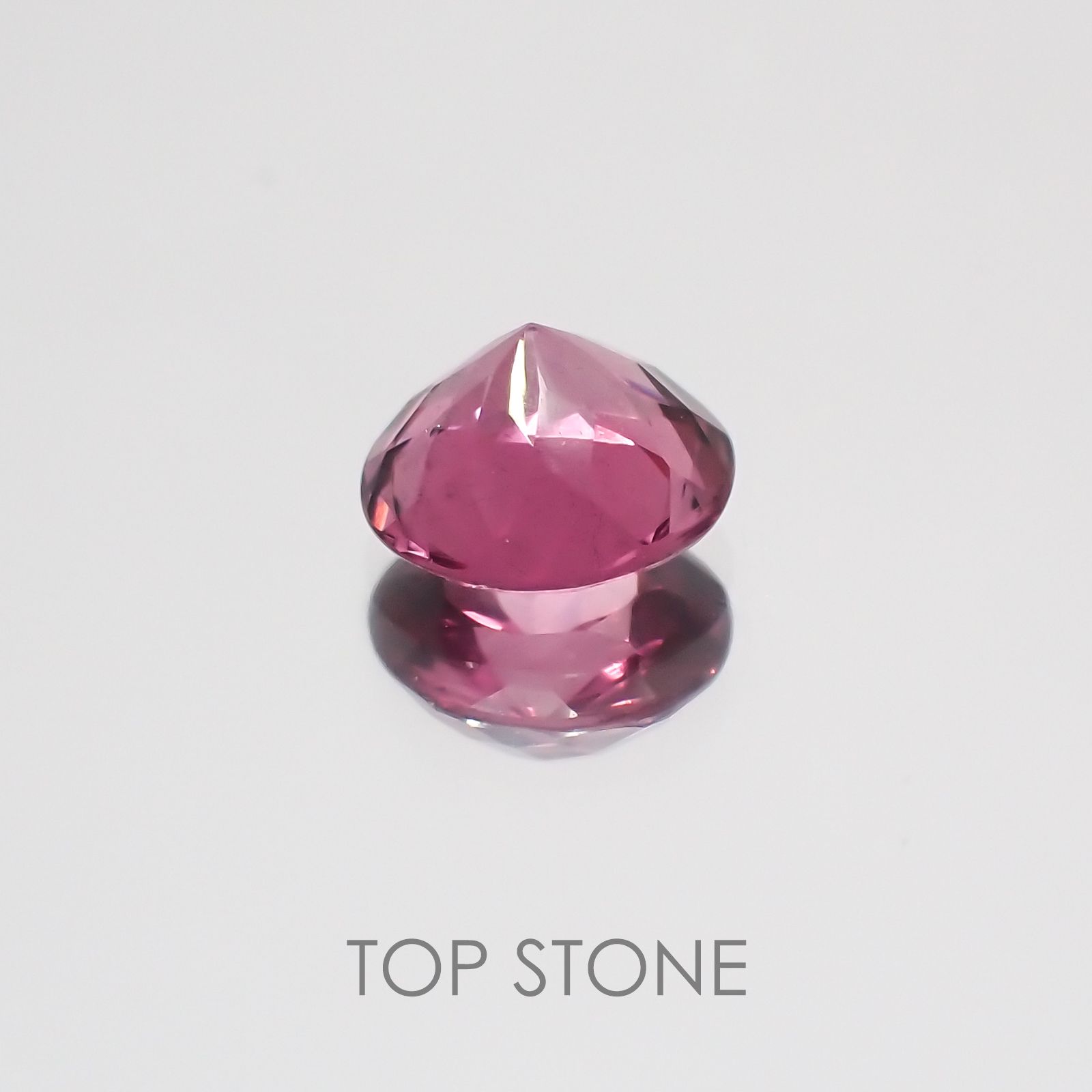 カラーチェンジマラヤガーネット タンザニア産 ルース 0.69ct[21059664]5.4×5.4mm前後