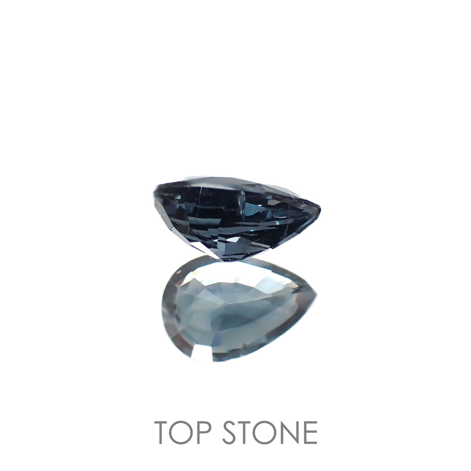 カラーチェンジガーネット アレキタイプ(宝石名ガーネット)マダガスカル・ベキリー産 0.80ct 識別済[220716947]6.8x4.6mm前後