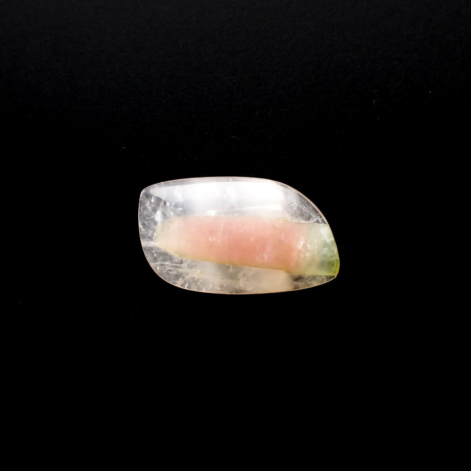 ◇フリーフォーム◇ミラクルトルマリンインクォーツ(宝石名トルマリネーテッド・クォーツ)ブラジル産 識別済 21.55ct / 28.7x16mm前後 [220917721]