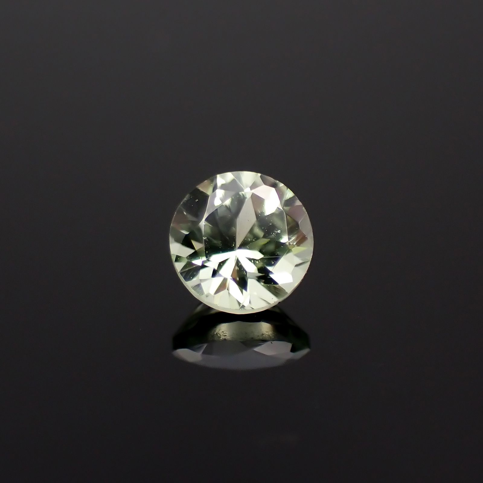 ミントガーネット タンザニア産 0.32ct[231023717]4x4mm前後