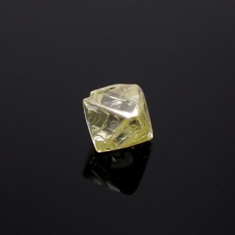 ソーヤブルダイヤモンド 原石(成長丘あり/Growth Hillock) ※通し穴あり(宝石名ダイアモンド) 0.28ct 識別済[230923448]4.1x3.9mm前後