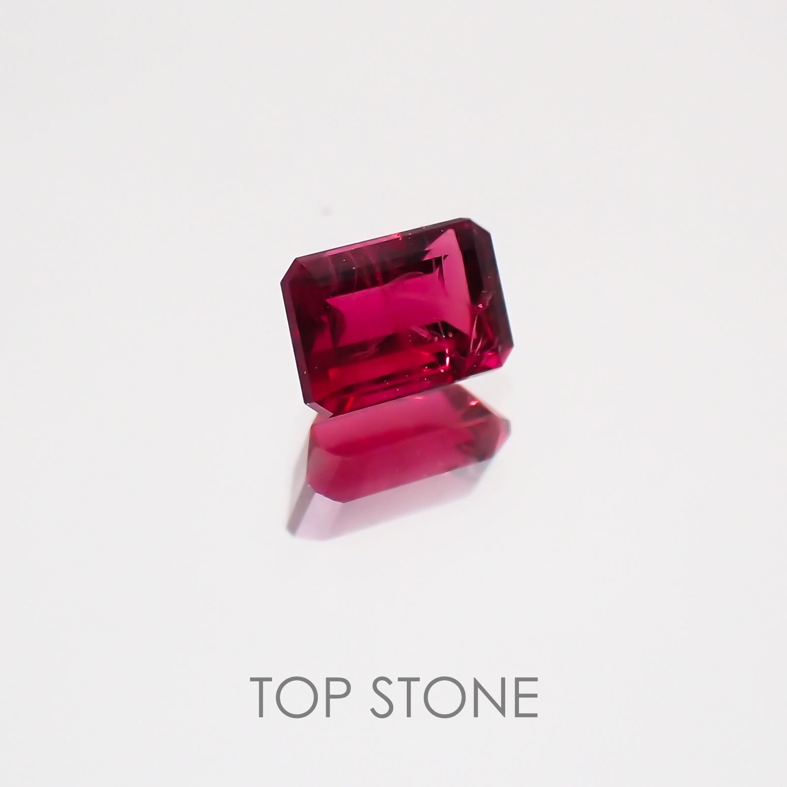 レッドベリル アメリカ・ユタ州産 ルース 0.2ct[]4.1×2.8mm前後