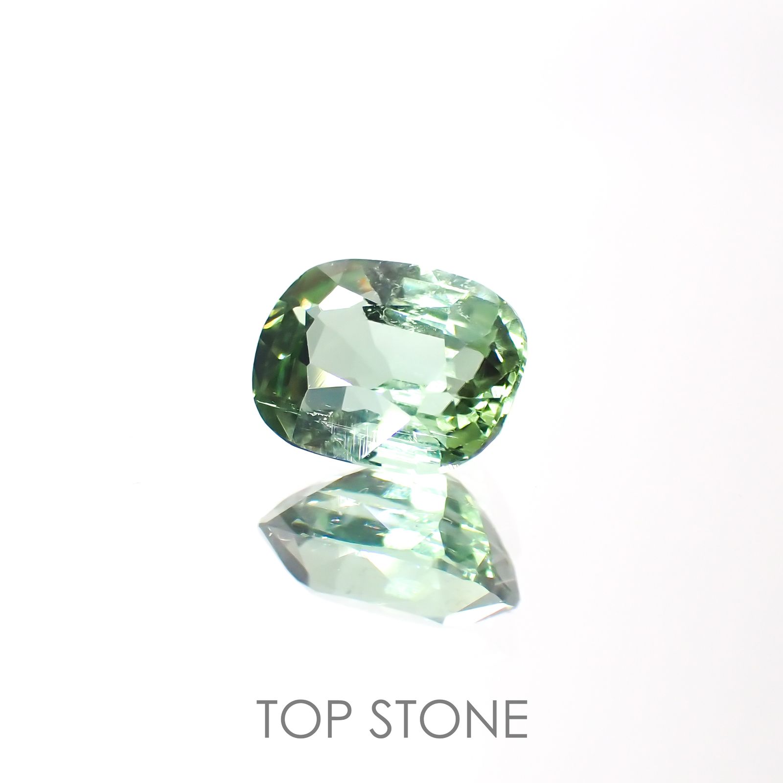 ミントトルマリン(宝石名グリーン・トルマリン) アフガニスタン産 1.09ct 識別済[211013615]7.1×5.5mm前後