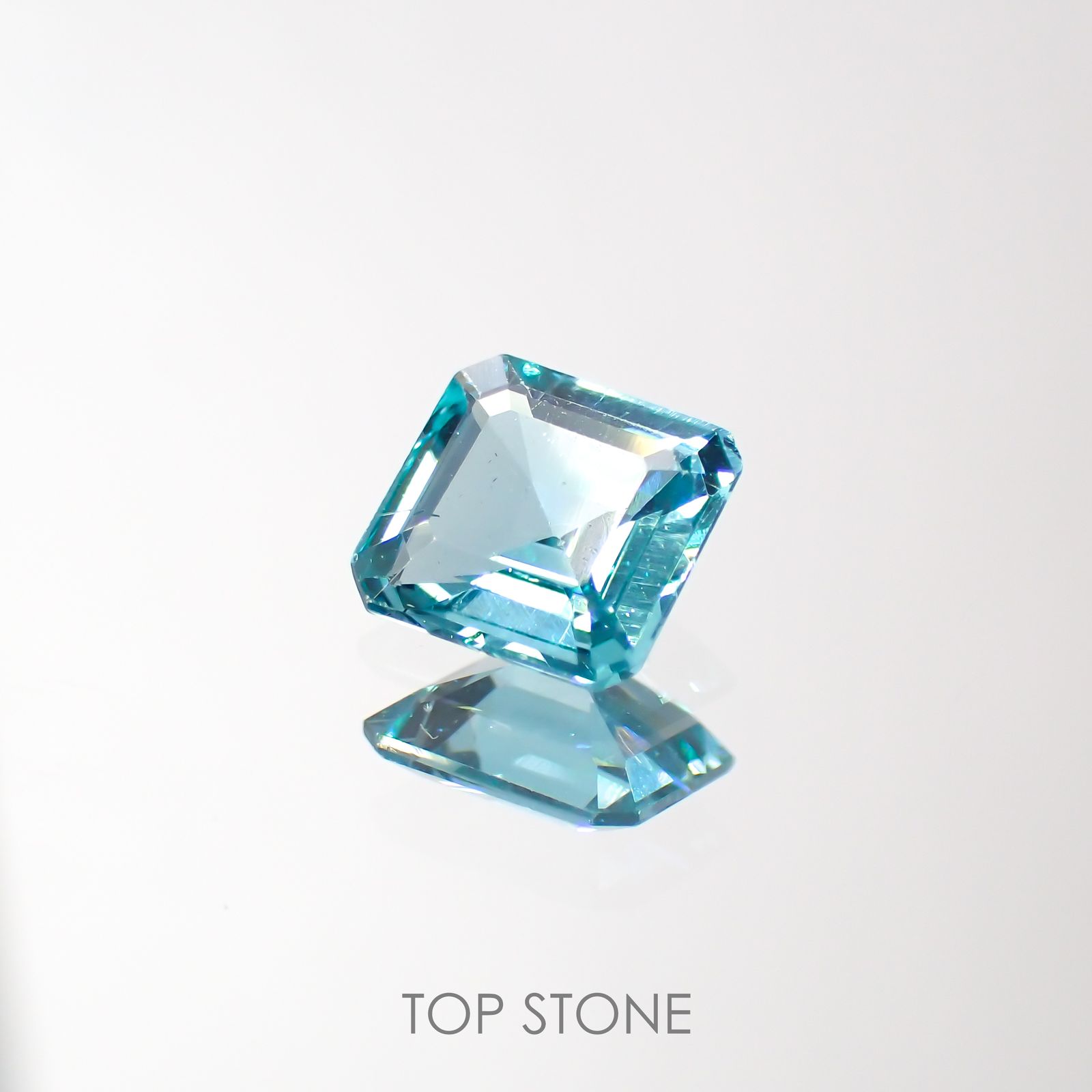 アパタイト(宝石名アパタイト) マダガスカル産 0.50ct 識別済[211013527]5.1×4.9mm前後