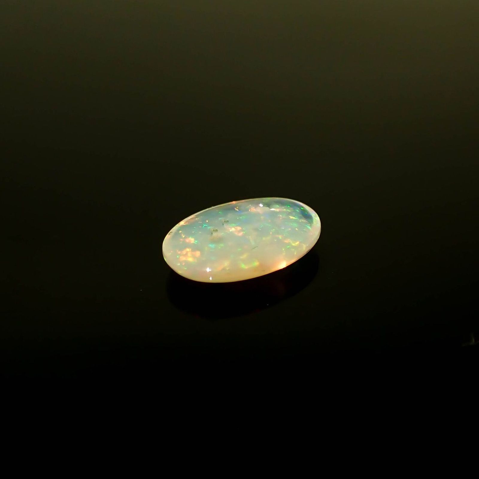 オパール オーストラリア産 1.33ct / 10.9x7.5mm前後 [231225215]
