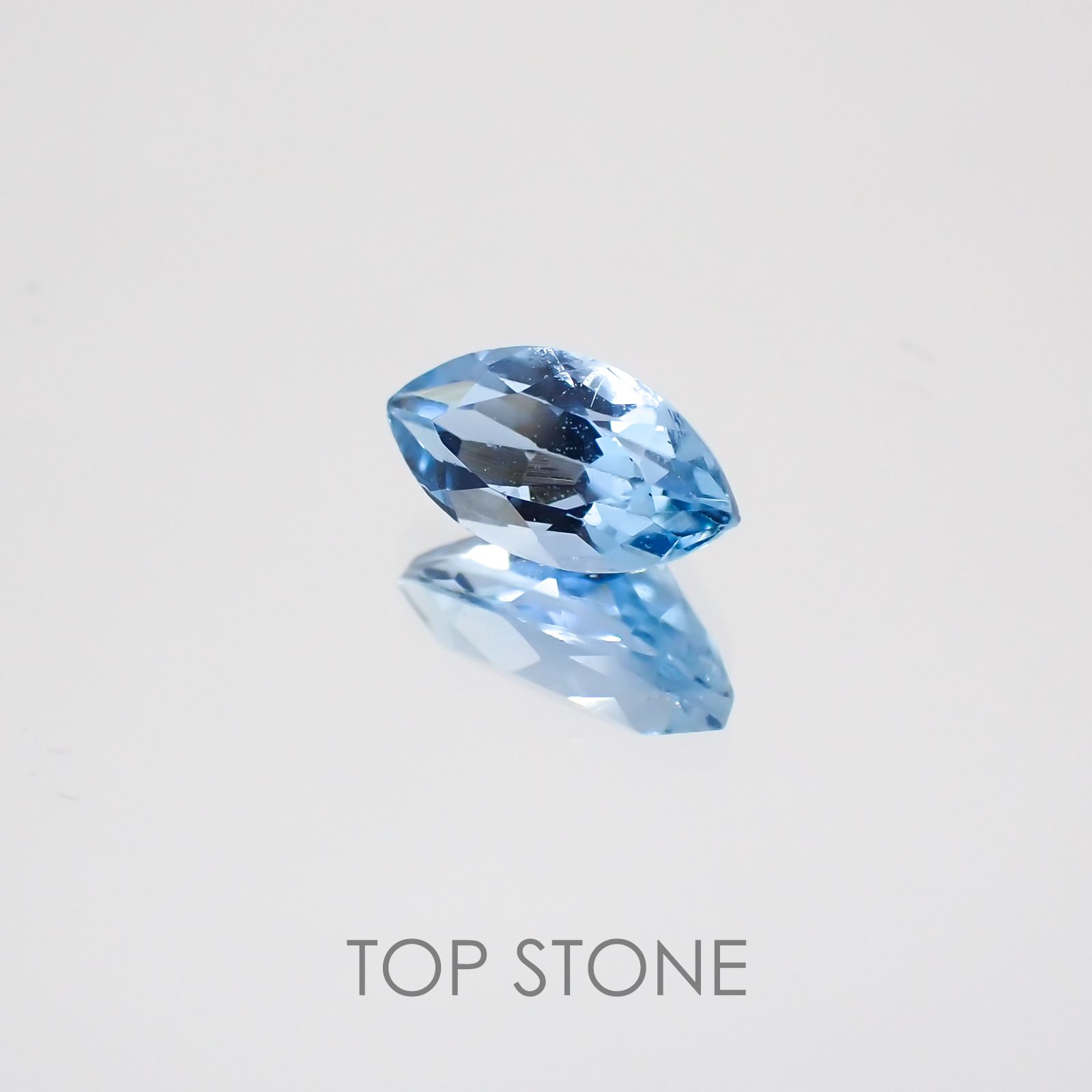 サンタマリア アクアマリン ブラジル産 ルース 0.65ct[21019121]7.9×4mm前後