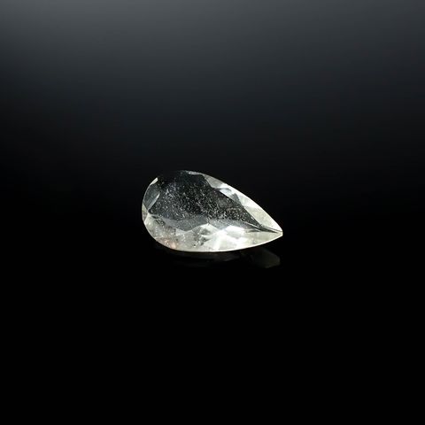 リビアングラス 発見地：エジプト・リビア砂漠 1.96ct / 13.9x8mm前後 [251131310]