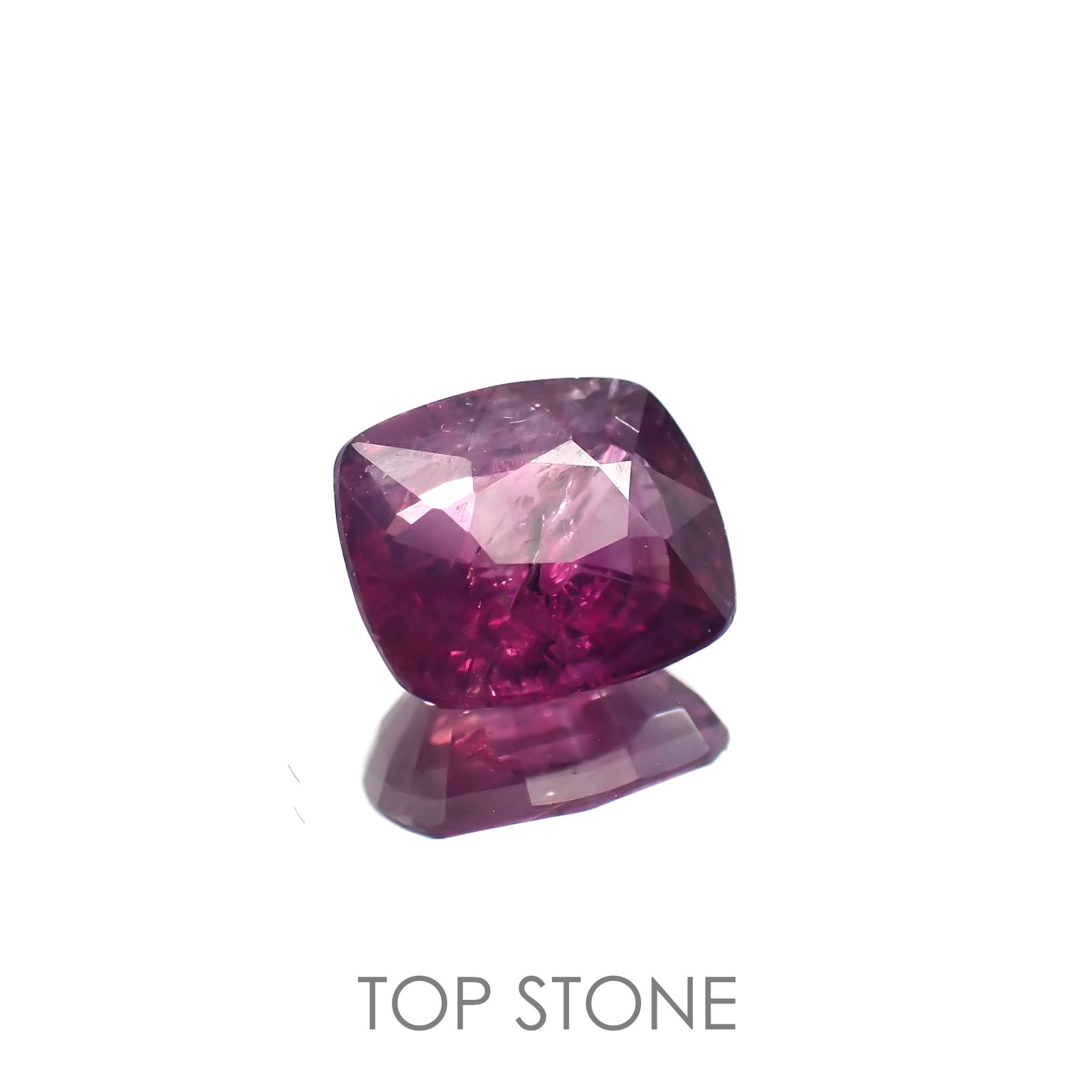 パープルサファイア(宝石名パープル・サファイア)カシミール産 2.390ct ソ付(彩珠)[221018937]8.2x7.3mm前後