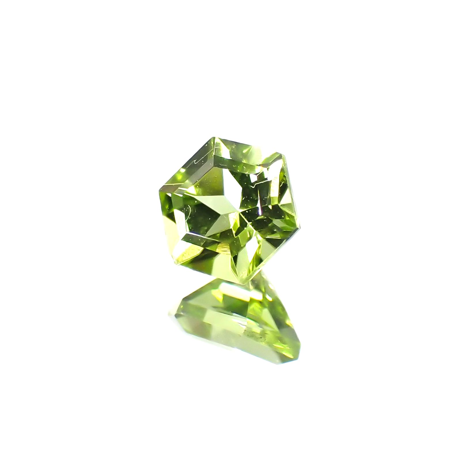 ◇ヘキサゴンカット◇ペリドット(宝石名ペリドット) パキスタン産 0.62ct 識別済[250813097]4.9×4.8mm前後
