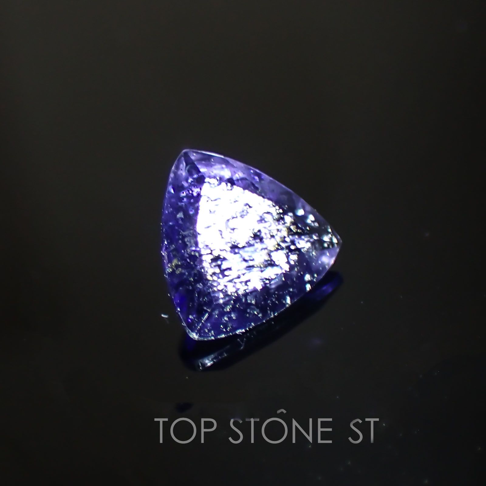 アイオライトサンストーン インド・ブラジル産 ルース 0.8ct[20129292]7.1×7.2mm前後