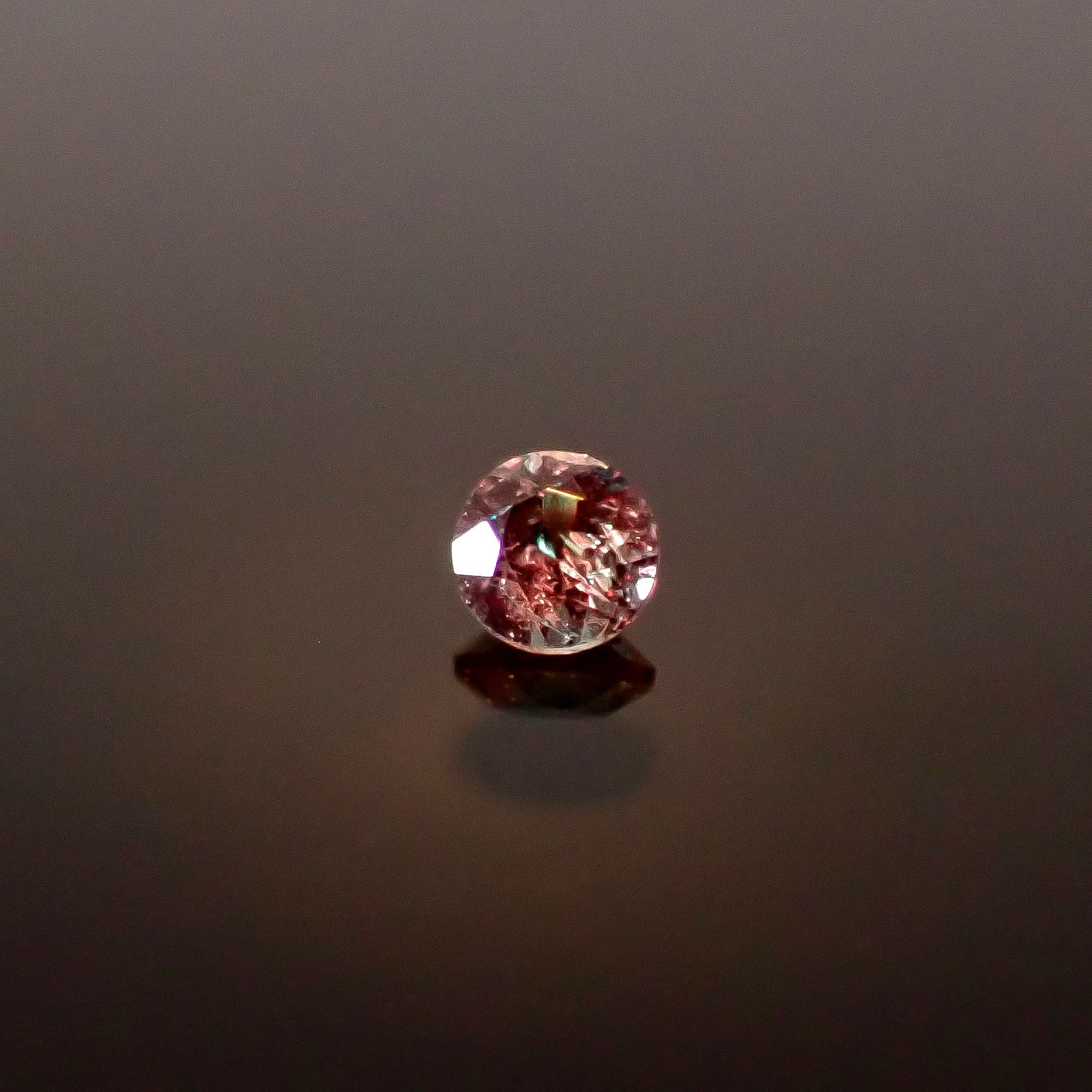 アレキサンドライト ロシア産 0.049ct / 2.1x2.1mm前後 [260131562]