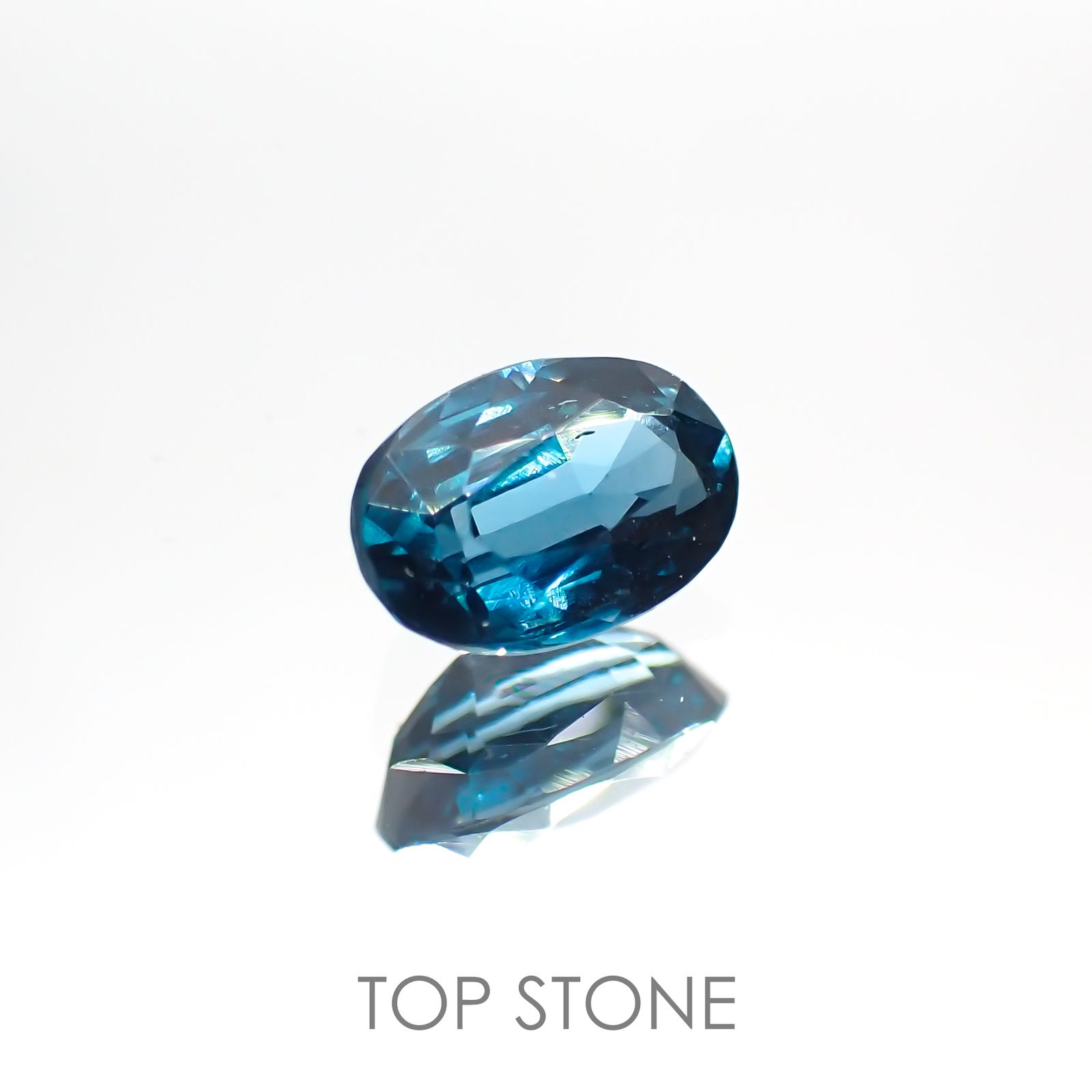 オーシャンブルーカイヤナイト(宝石名カイヤナイト) インド産 0.66ct 識別済[210711424]6.2×4.1mm前後