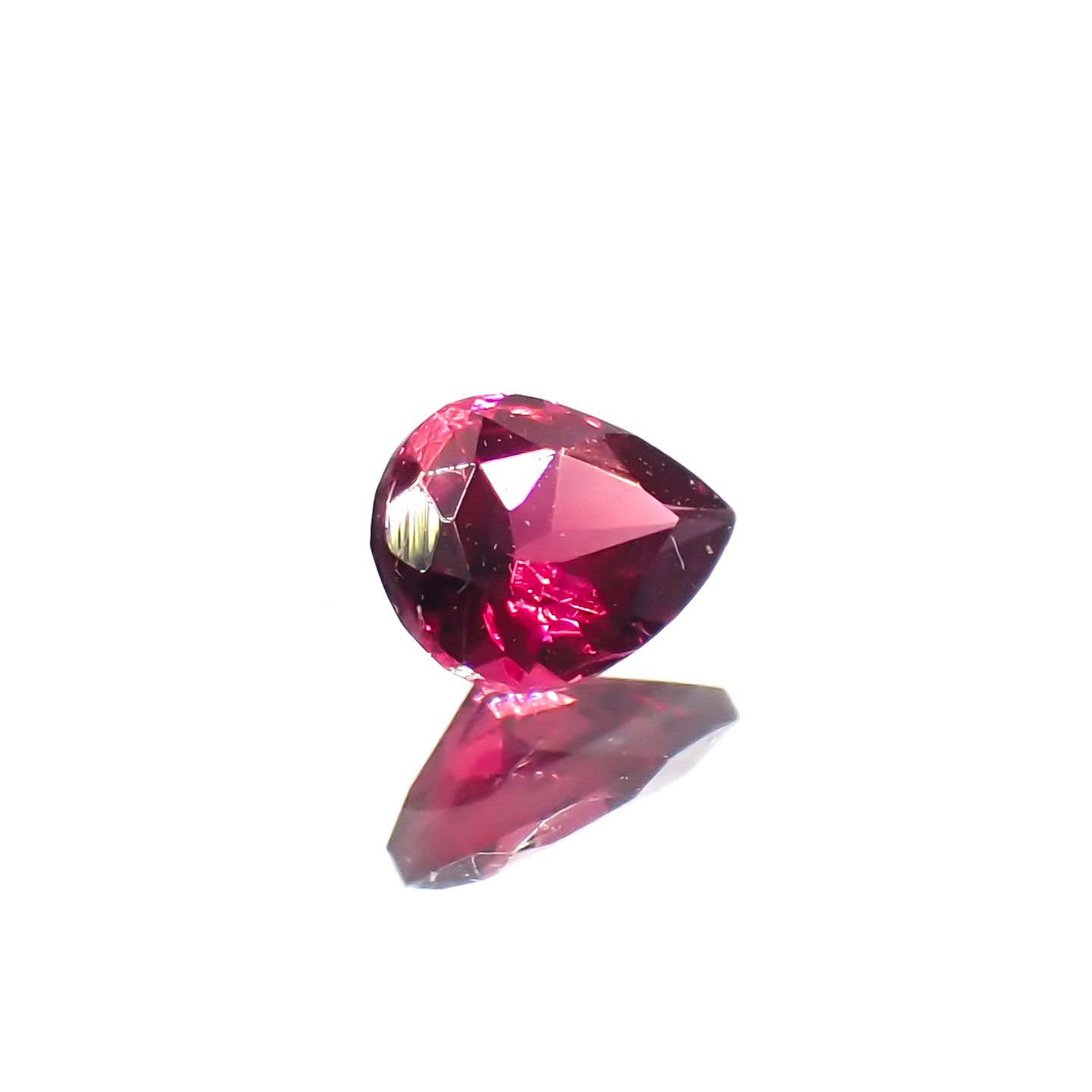 レッドスピネル(宝石名スピネル)タンザニア産 0.16ct 識別済[230522105]4x3.1mm前後