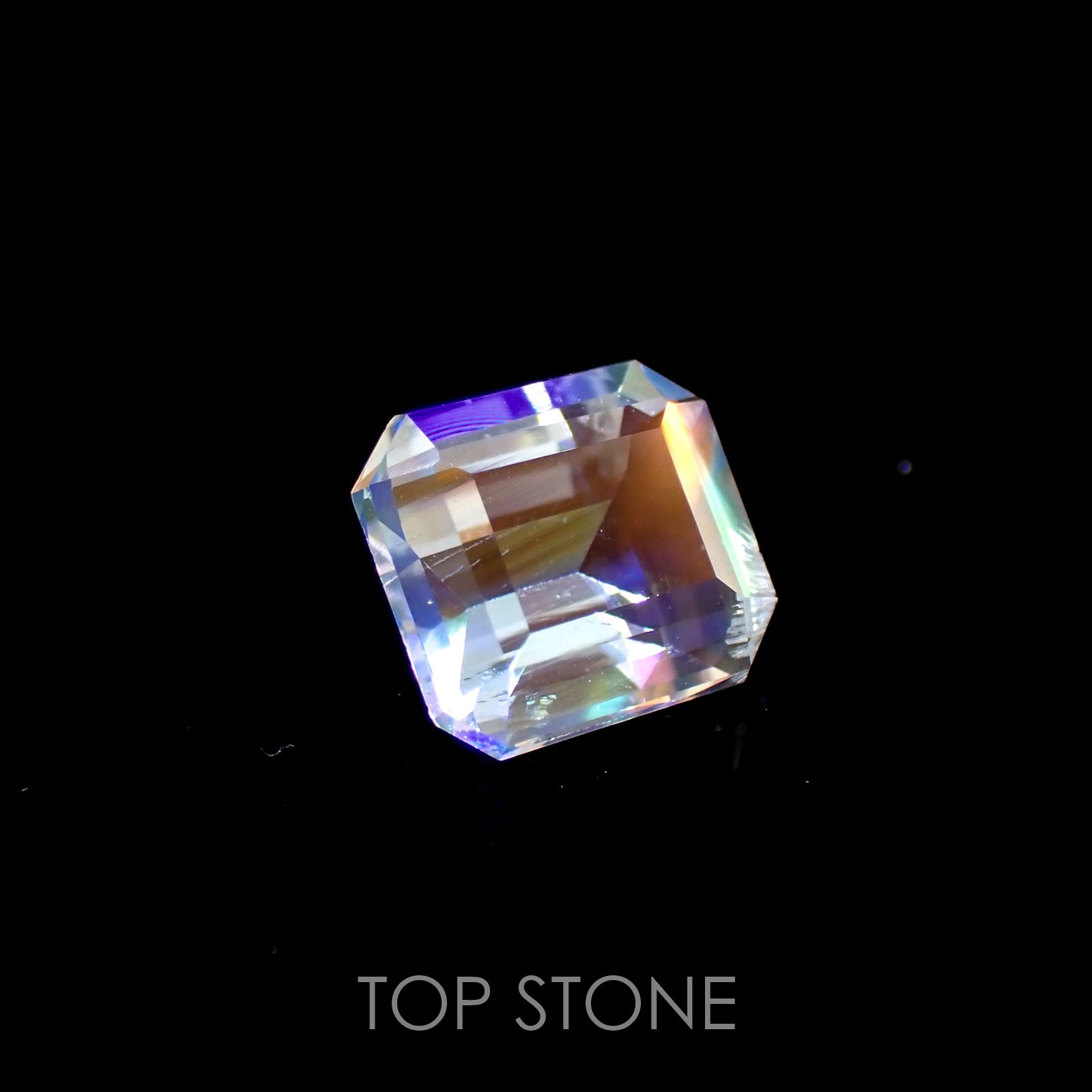 レインボームーンストーン(宝石名ラブラドライト) マダガスカル産 1.209ct ソ付(彩珠)[210410401]6.9×6.2mm前後