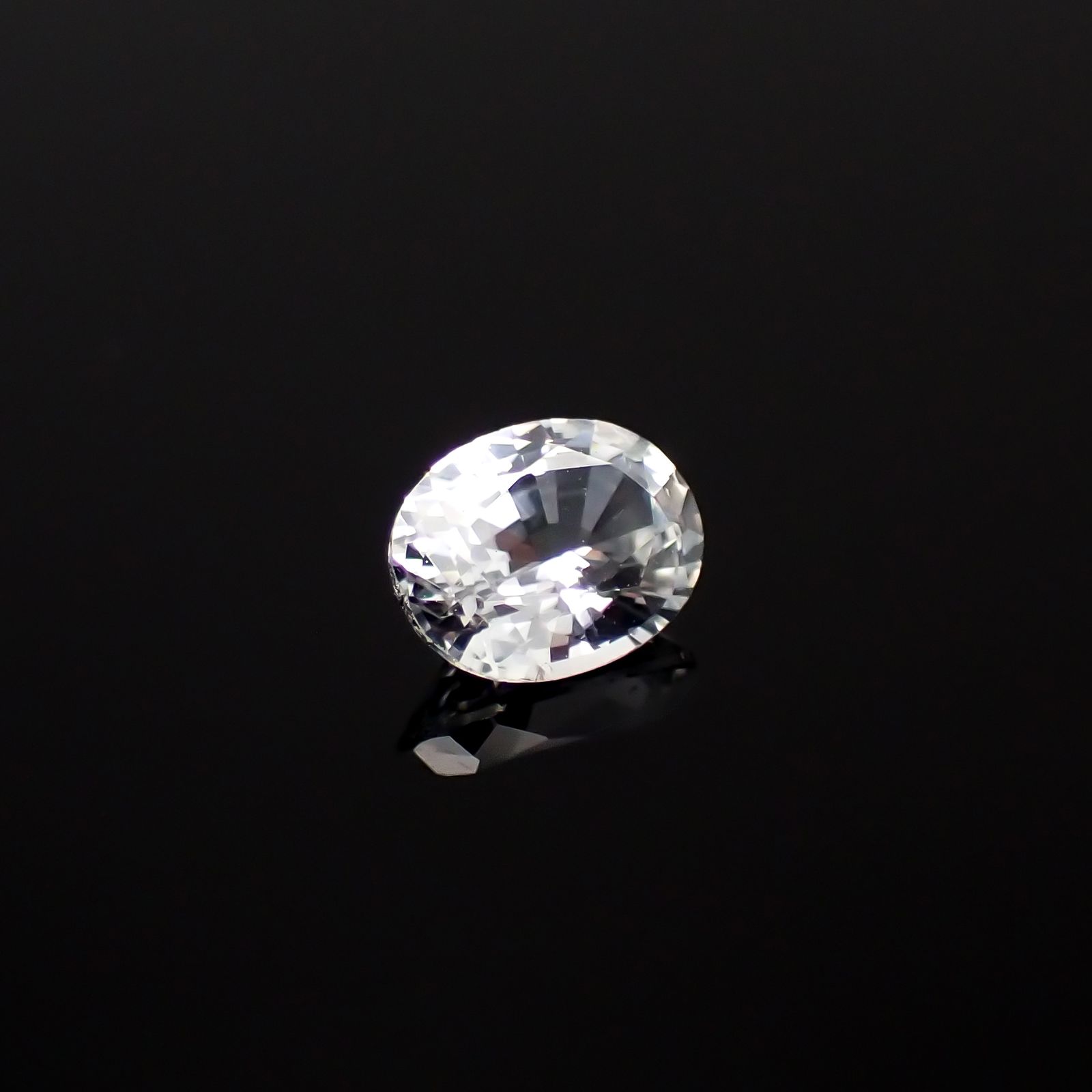 カラーレスサファイア スリランカ産 0.43ct[240527481]5.1x4mm前後