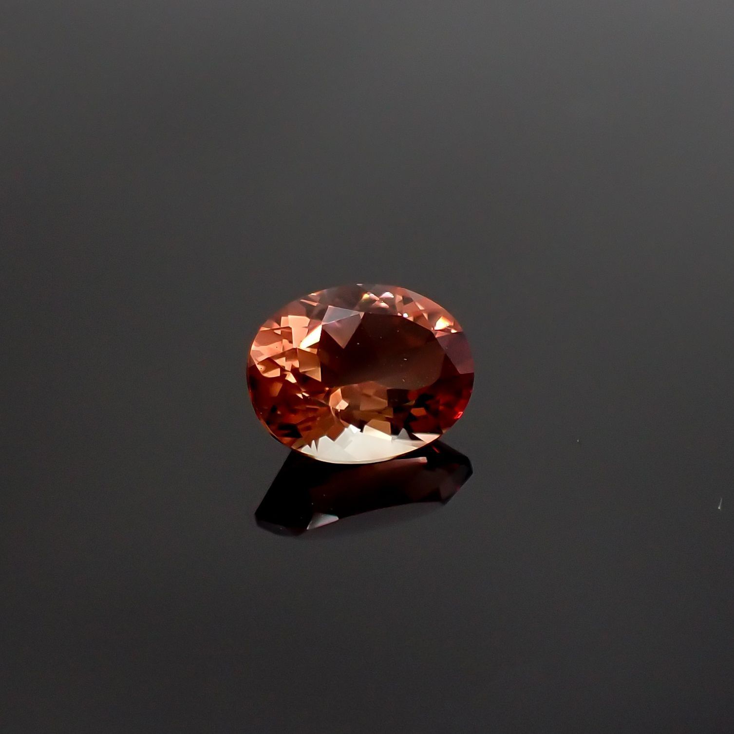 オレゴンサンストーン(宝石名オレンジ・ラブラドライト) アメリカ・オレゴン州産 1.660ct ソ付(彩珠)[250711629]8.9×7.1mm前後