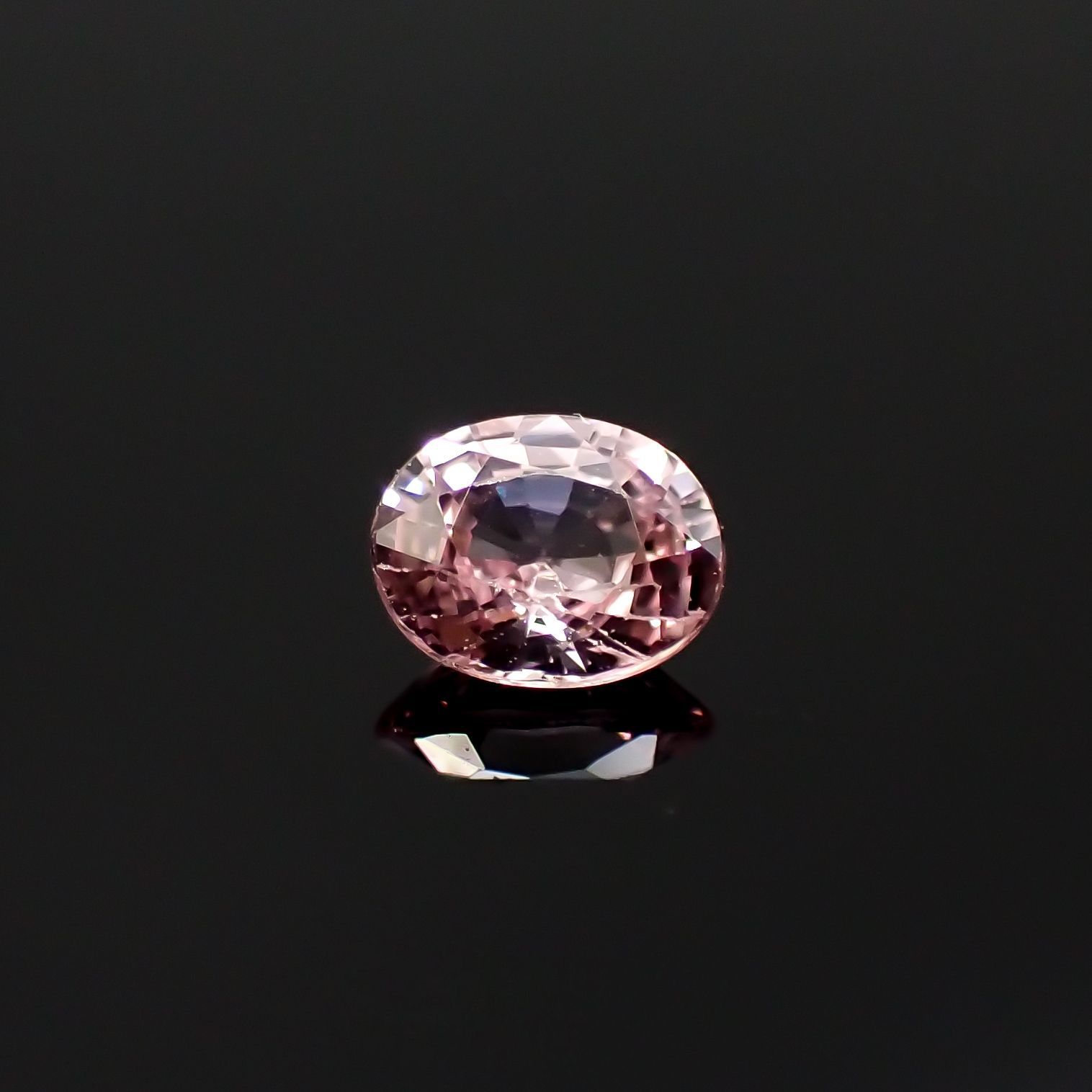 パパラチャサファイア(宝石名サファイア/別名パパラチャ・サファイア)スリランカ産 0.312ct ソ付(日独)[220616594]4.4x3.5mm前後