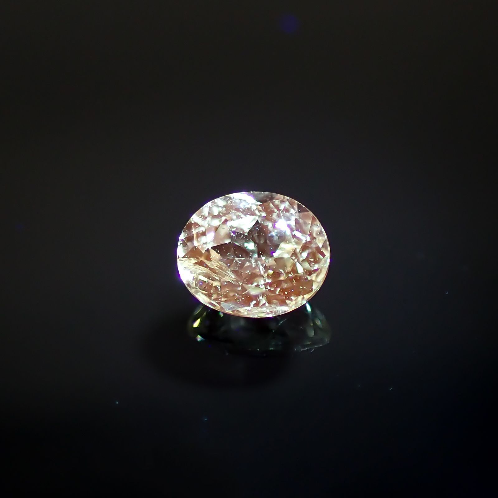 リューコガーネット(宝石名ホワイト グロッシュラー・ガーネット) ビルマ産 0.528ct ソ付(彩珠)[210711540]5.2×4.3mm前後