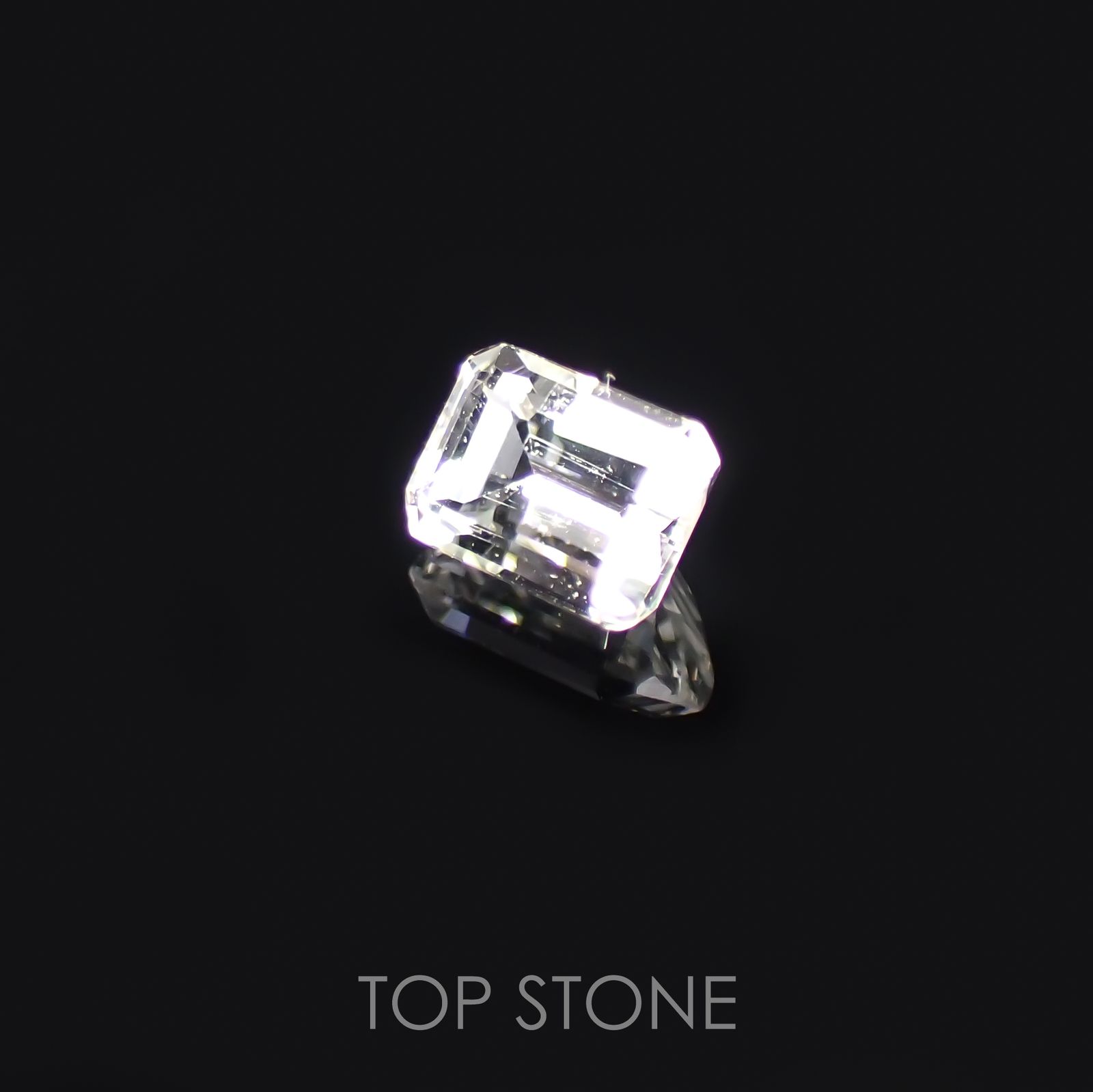 リューコガーネット(宝石名ホワイト グロッシュラー・ガーネット) ビルマ産 0.26ct 識別済[210510775]3.9×2.9mm前後