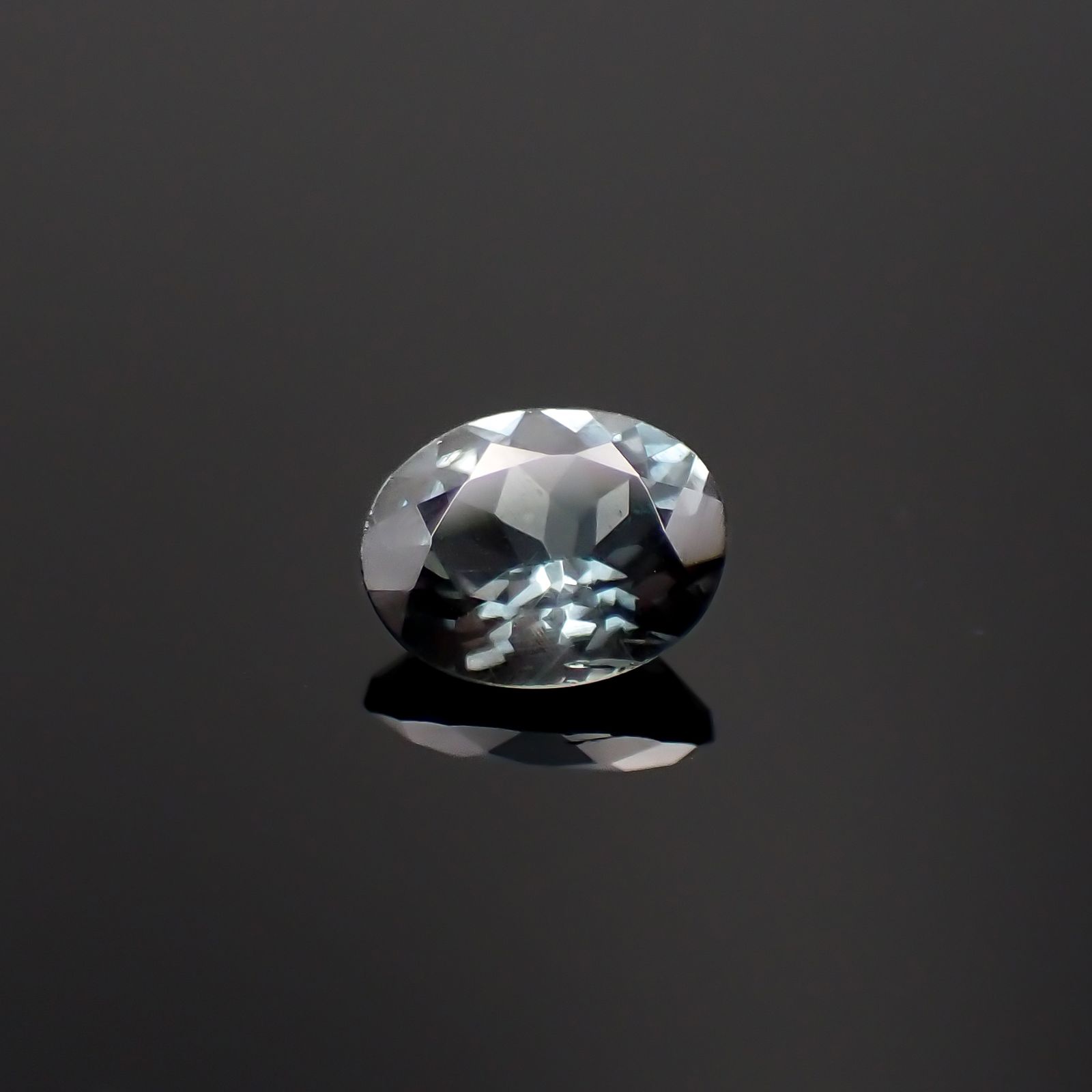 ベキリーブルーガーネット（カラーチェンジガーネット アレキタイプ） マダガスカル・ベキリー産 0.37ct[230923542]4.9x3.8mm前後
