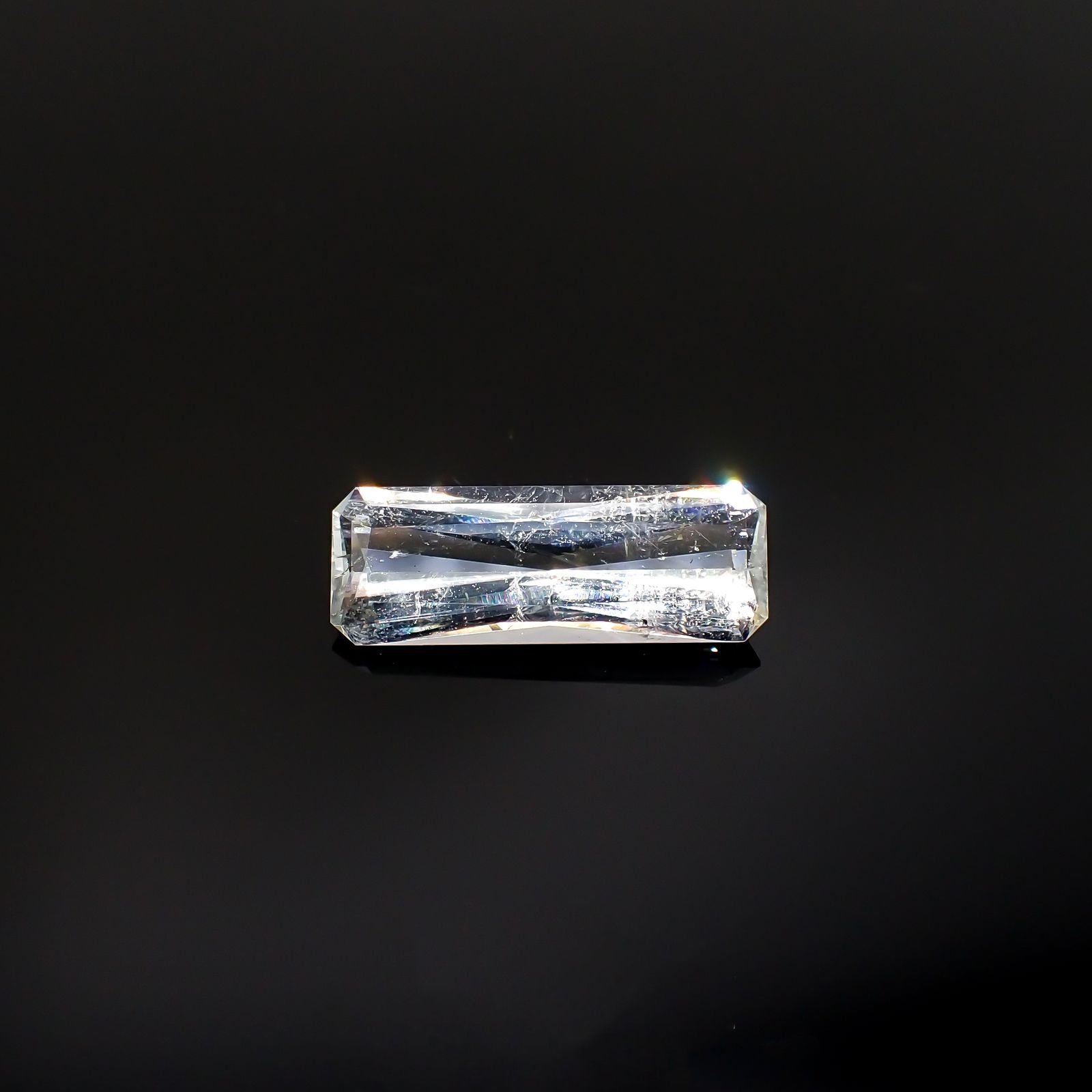ジェレメジェバイト(宝石名エレメジェバイト)ナミビア産 3.221ct ソ付(彩珠)[220616458]16x5.8mm前後