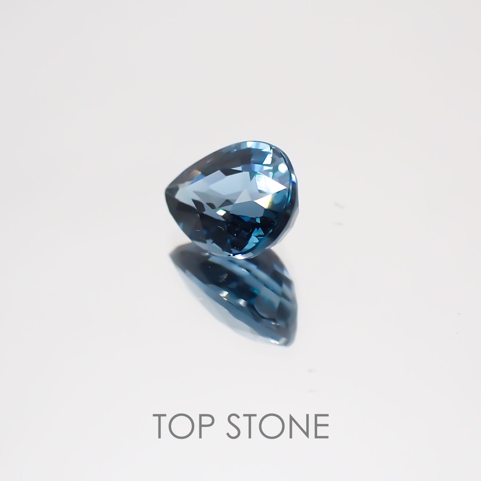 ブルースピネル スリランカ産 ルース 1.19ct[21019360]7.5×5.5mm前後