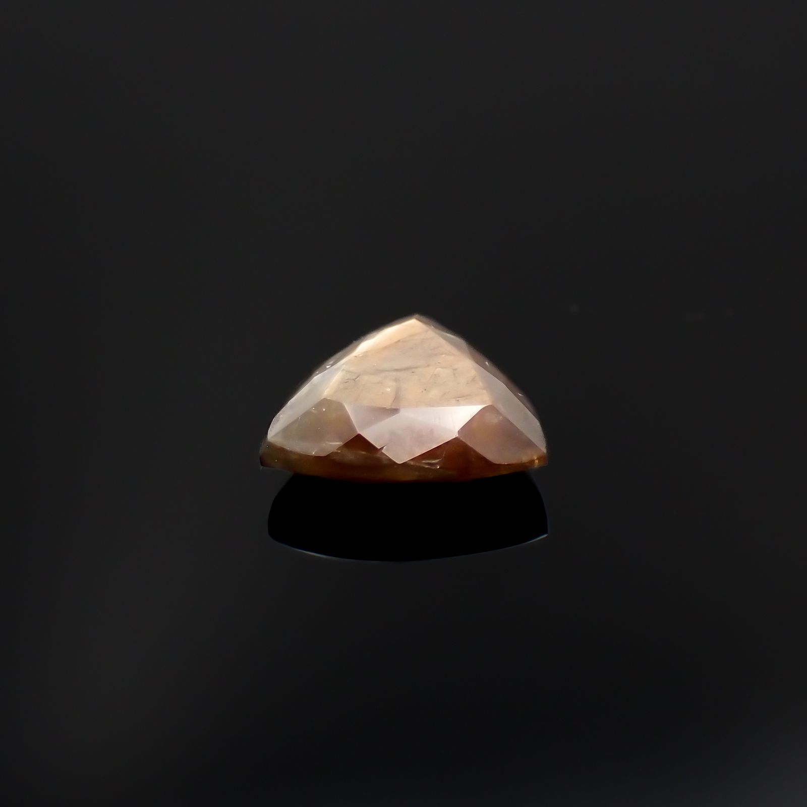 ゴールドシーンサファイア非加熱 ケニア産 1.92ct[230321328]8.5x8.5mm前後