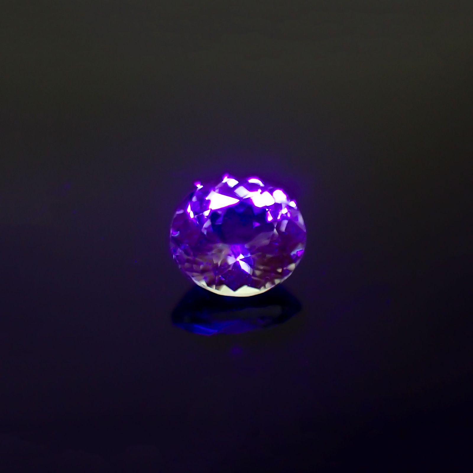 ミントガーネット(宝石名グリーン グロッシュラー・ガーネット)タンザニア産 0.47ct 識別済[221018627]4.9x4.3mm前後