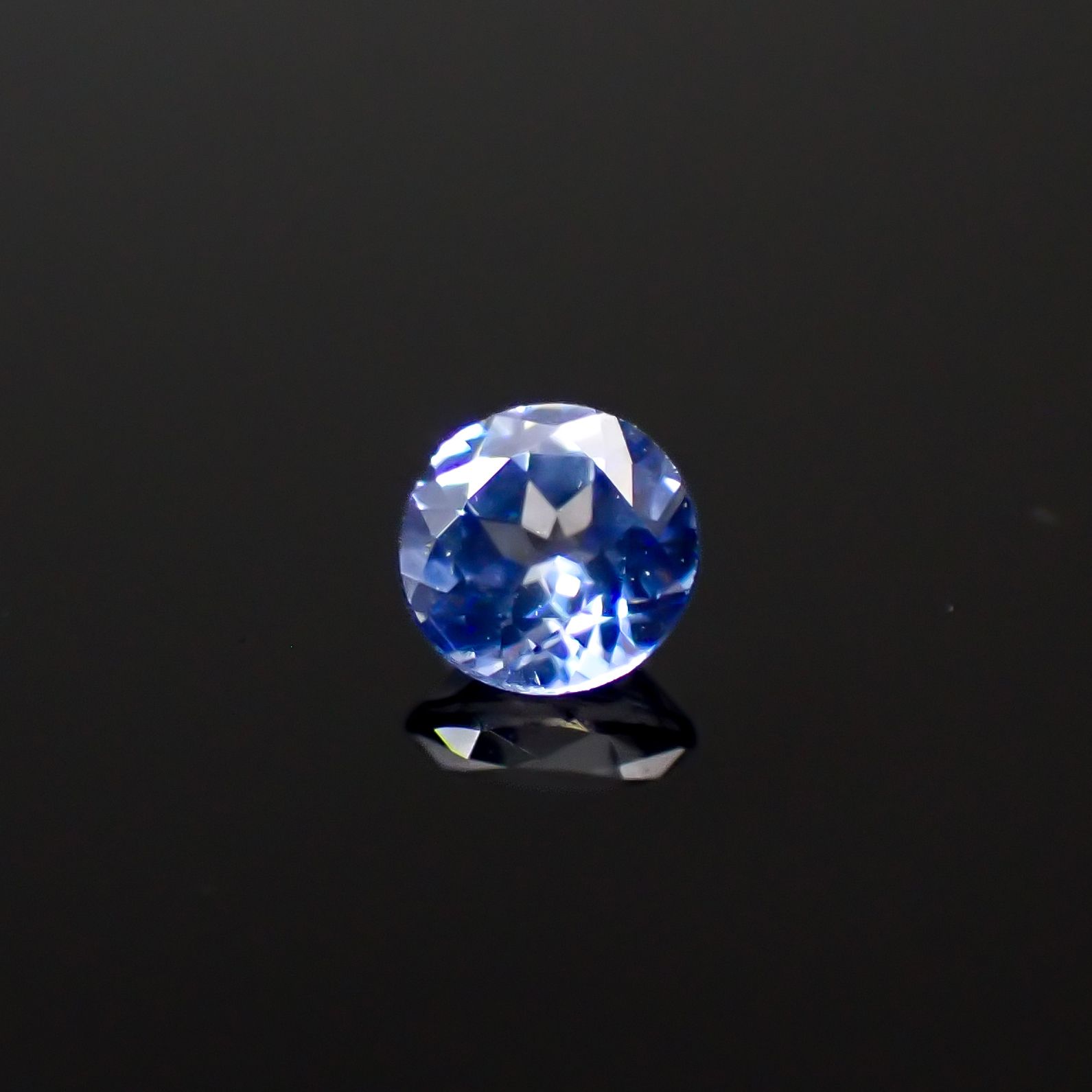 ベニトアイト アメリカ・カリフォルニア州産 0.11ct[240929098]2.9x2.9mm前後