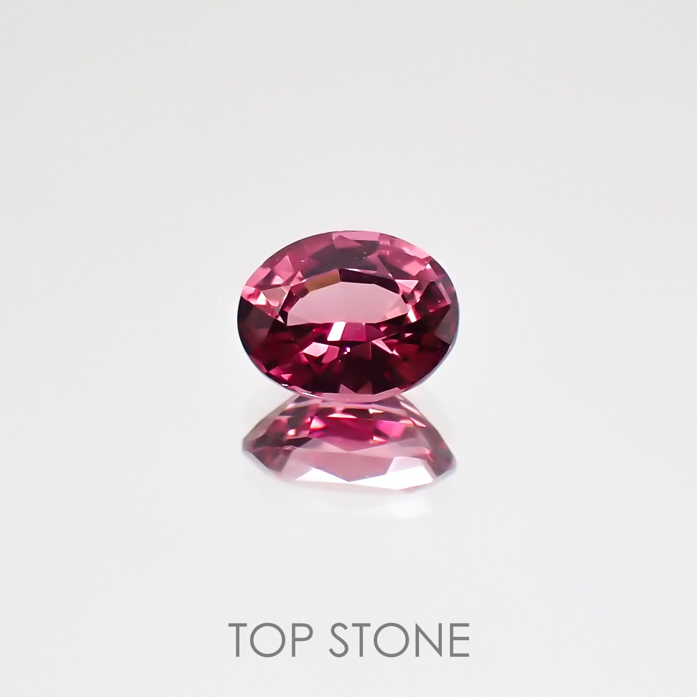 ホットピンクスピネル(宝石名ピンク・スピネル) タンザニア産 0.27ct 識別済[210510851]4.3×3.4mm前後